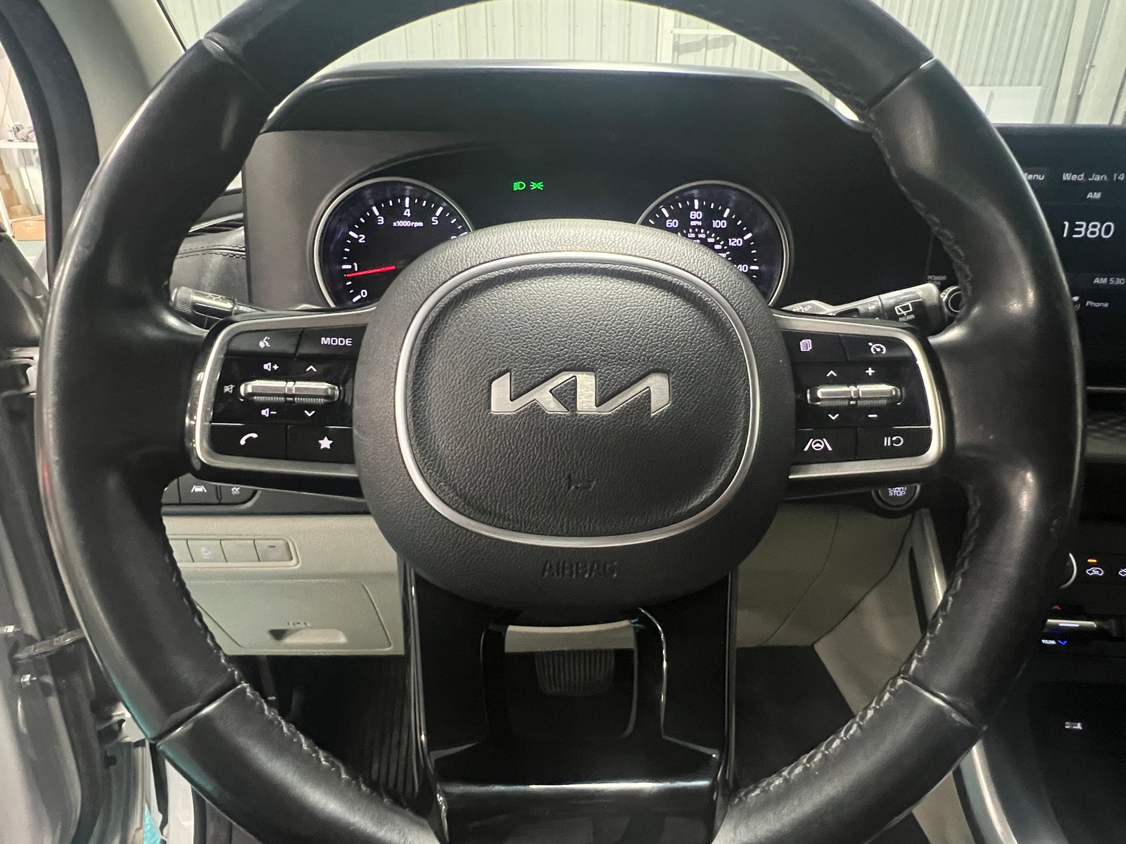 Thumbnail: 2023 Kia Carnival - 4