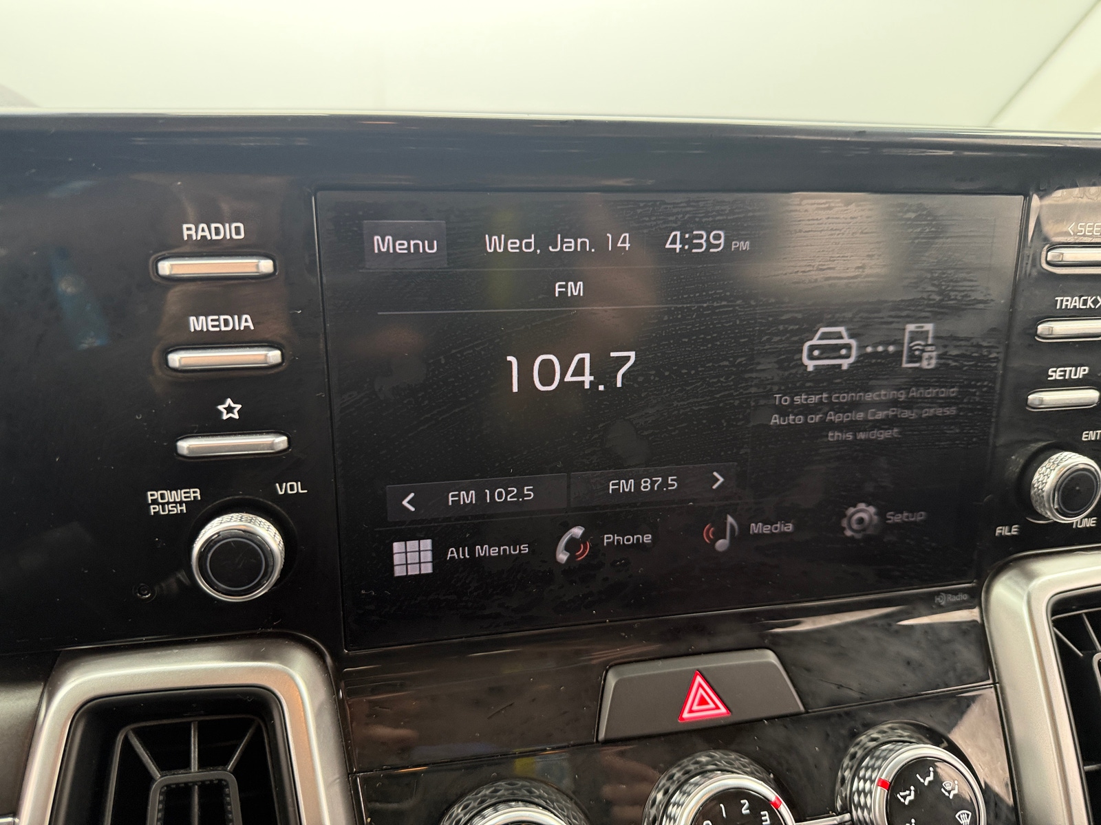 Thumbnail: 2023 Kia Sorento - 4