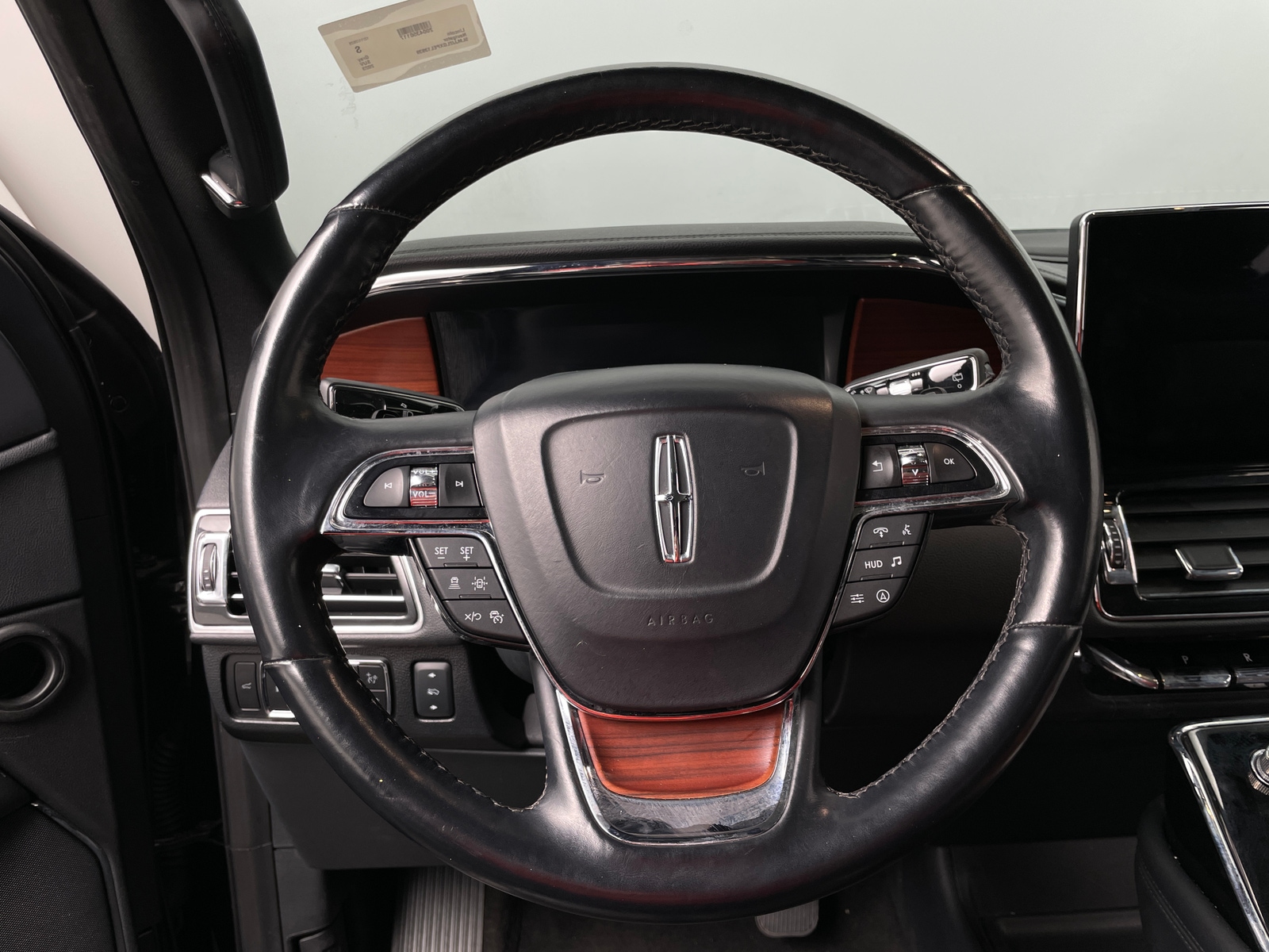 Thumbnail: 2023 Lincoln Navigator - 4