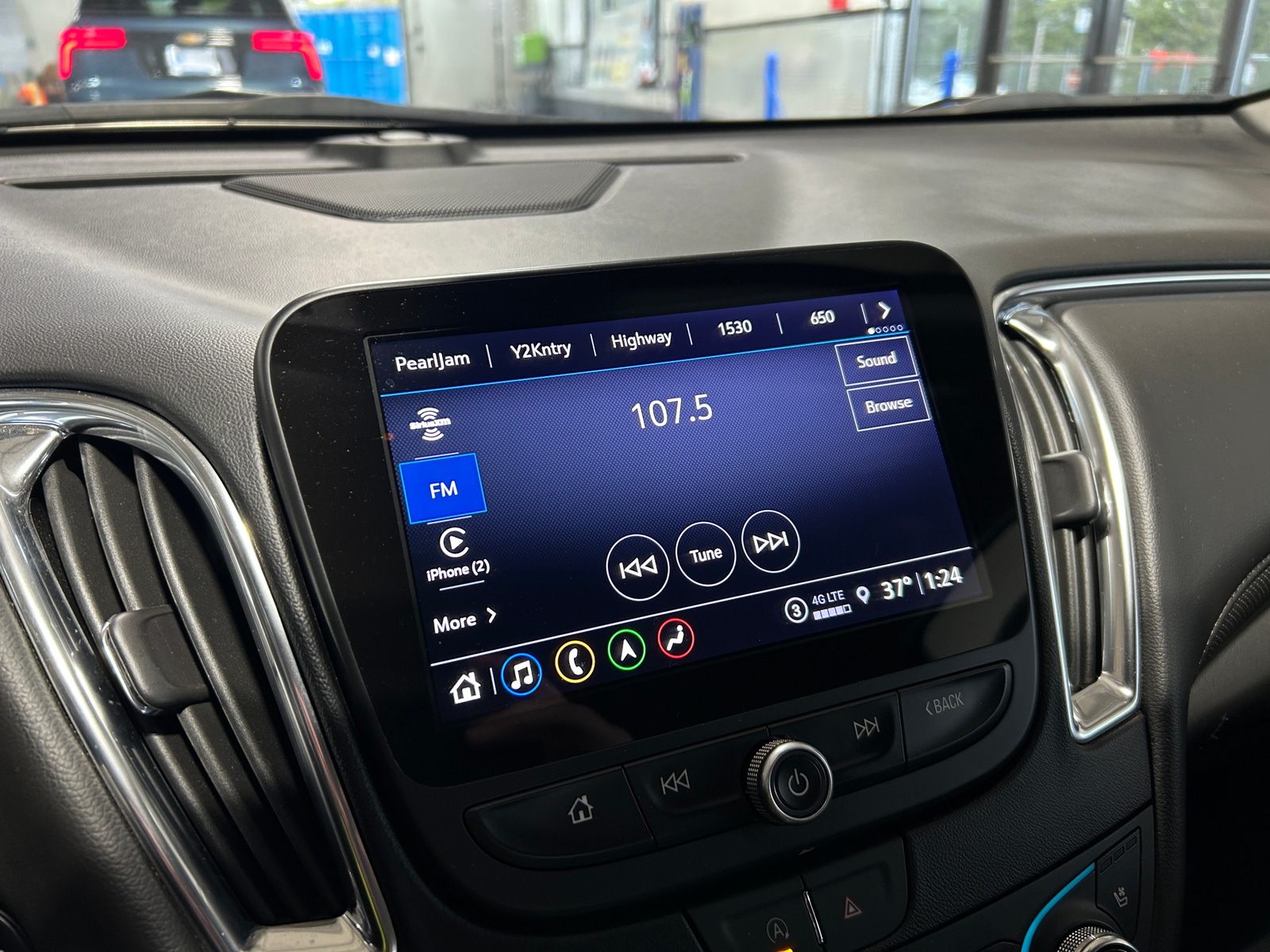 Thumbnail: 2024 Chevrolet Malibu - 3