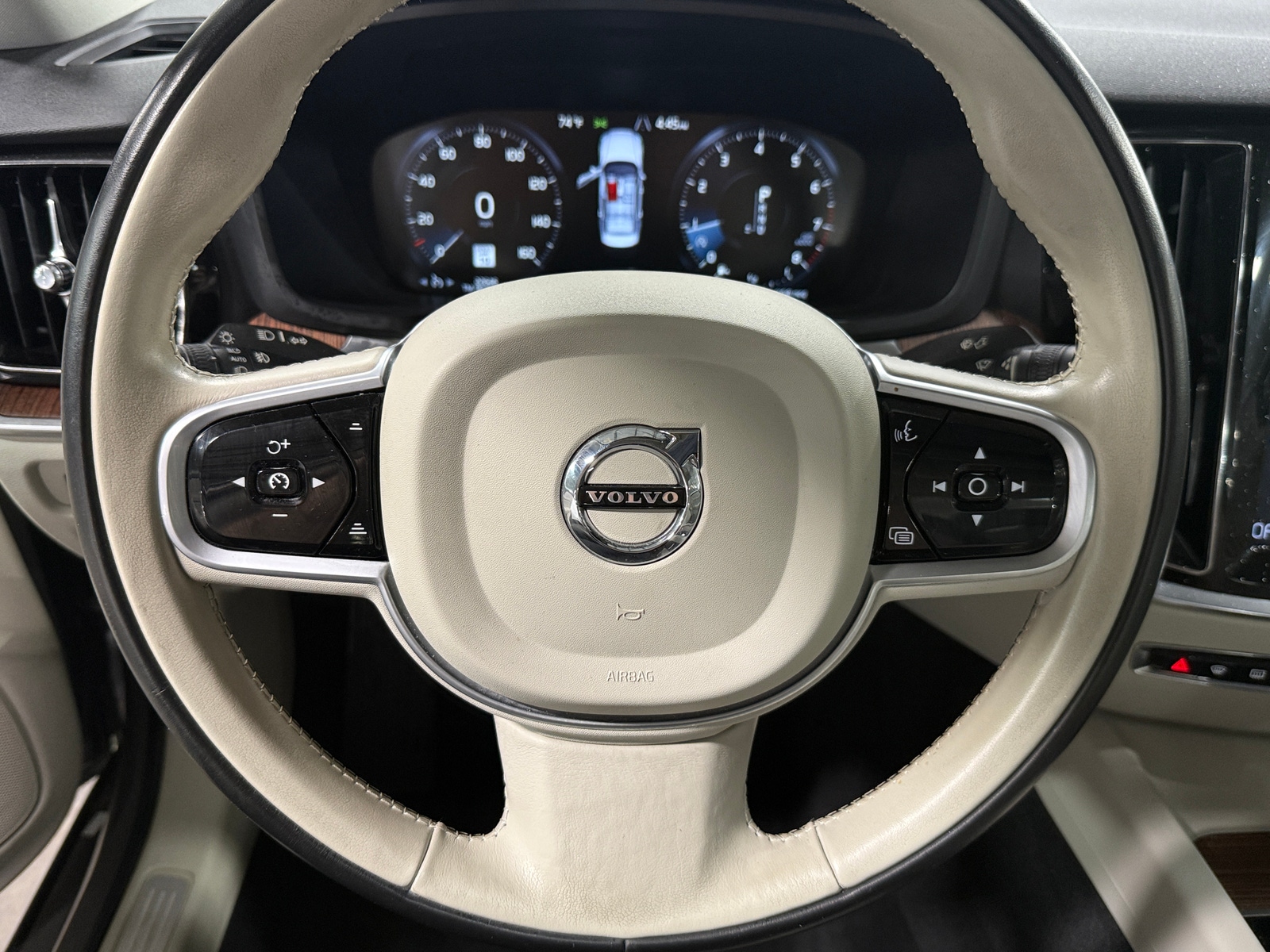 Thumbnail: 2019 Volvo S60 - 4