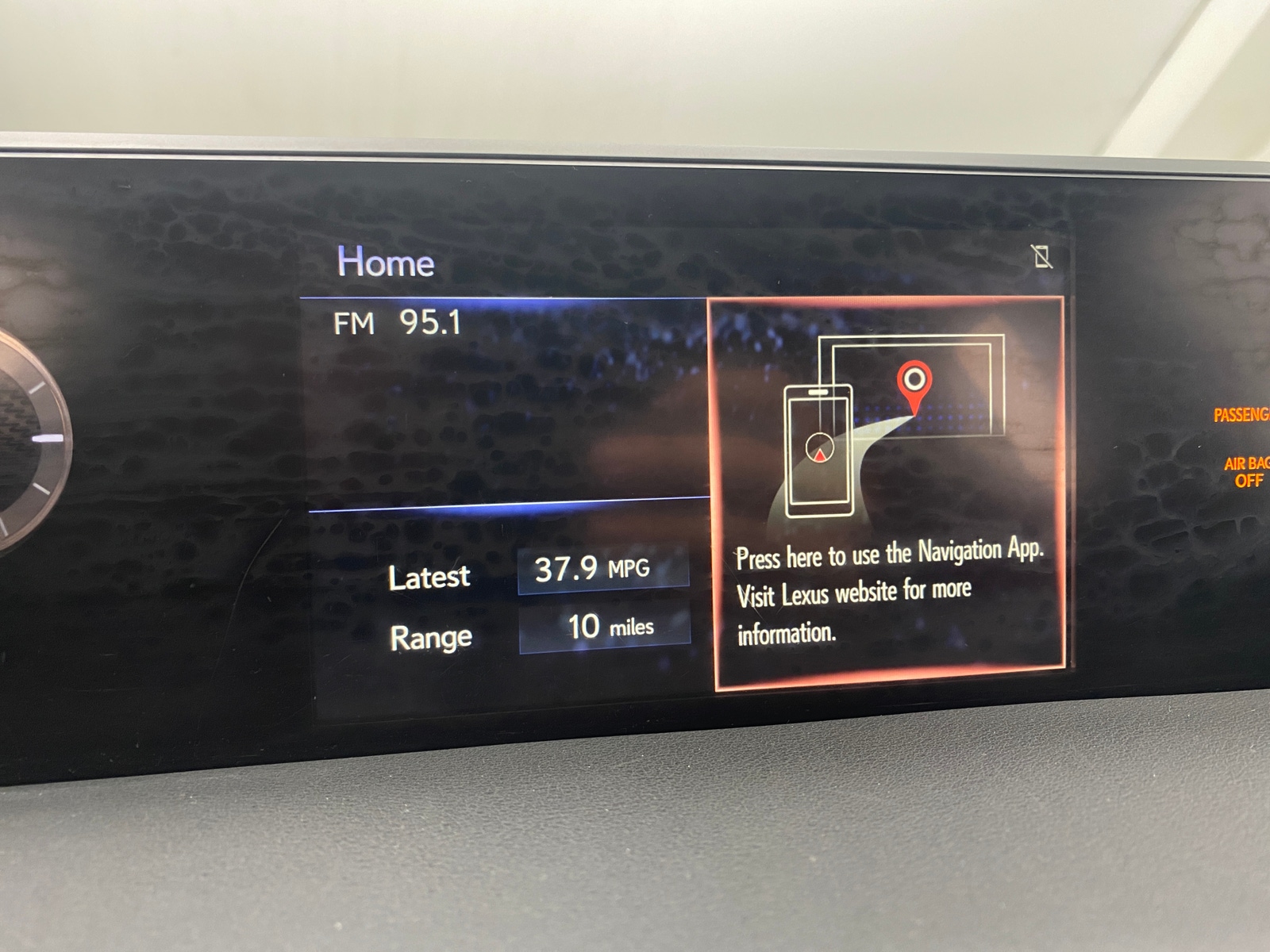 Thumbnail: 2019 Lexus UX - 3