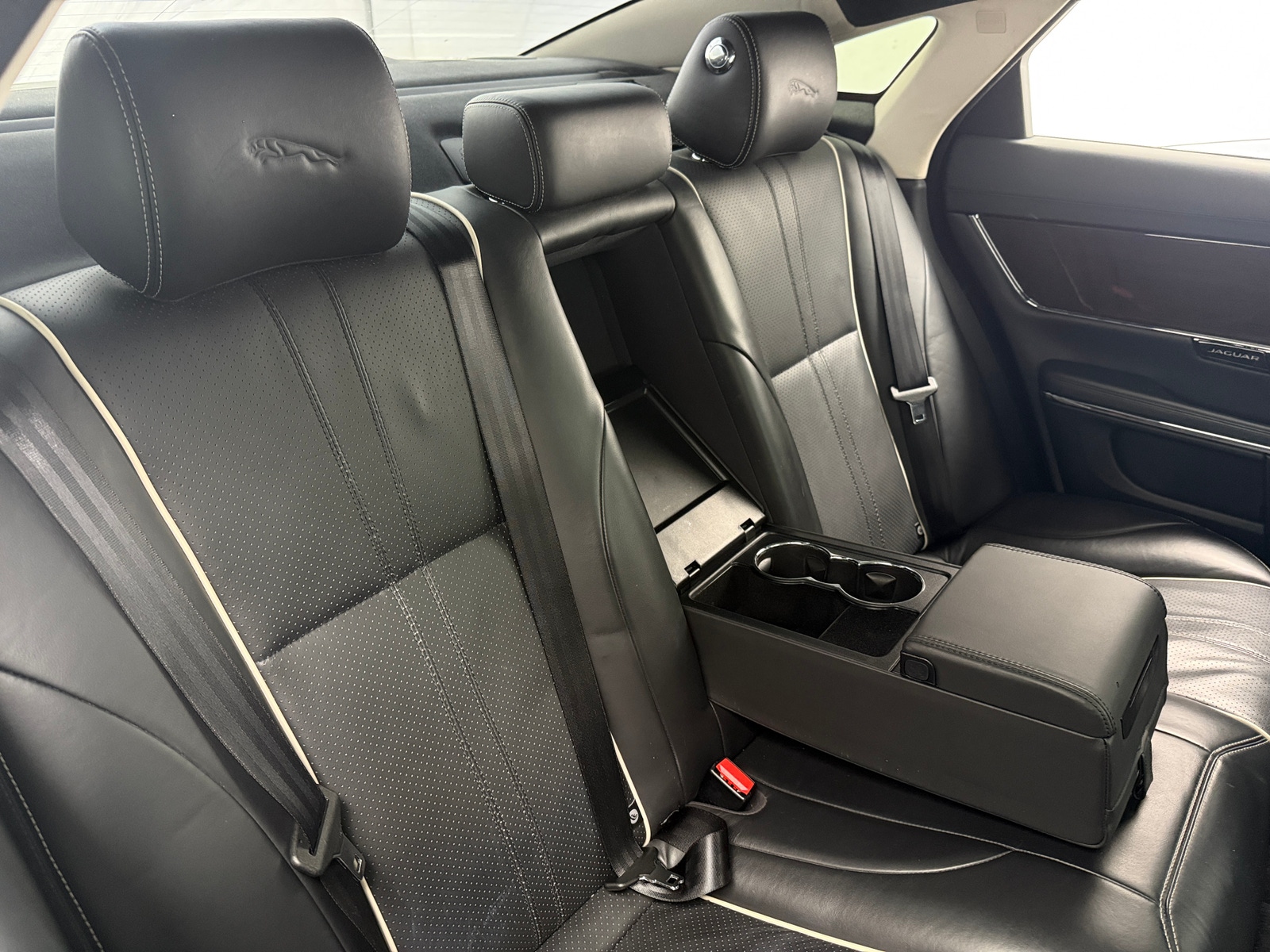 Thumbnail: 2016 Jaguar XJ - 5