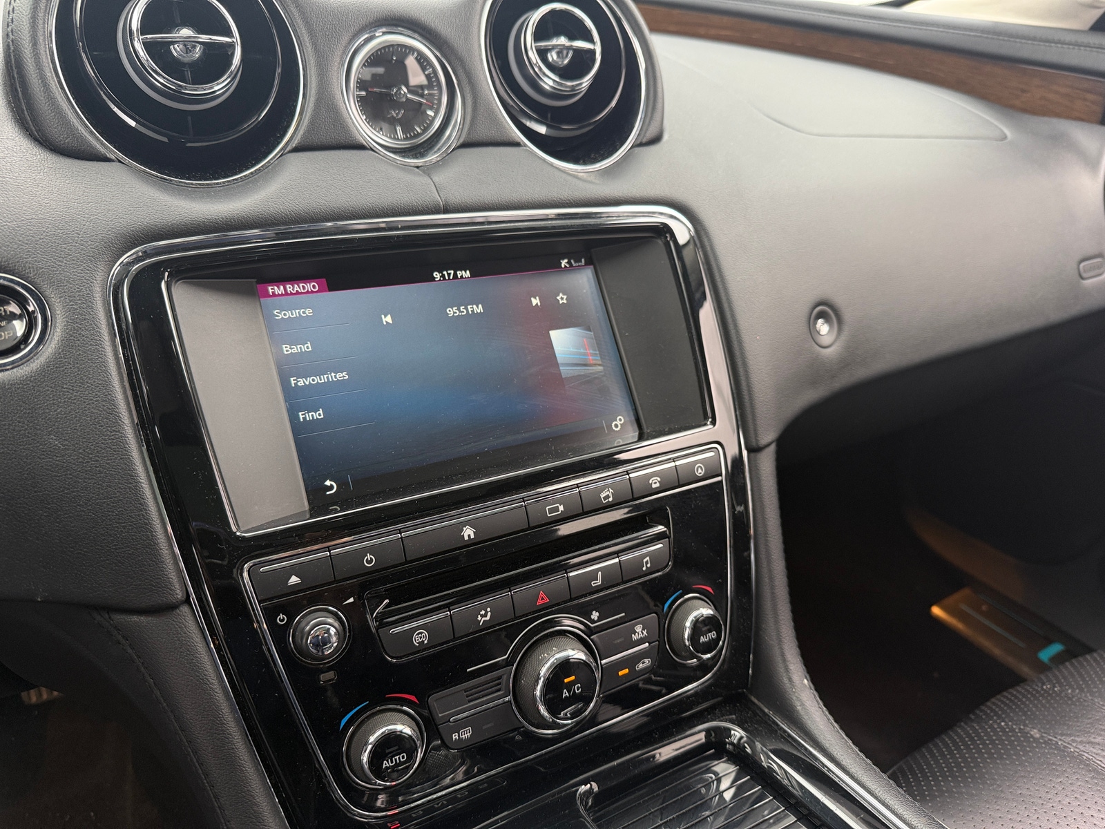 Thumbnail: 2016 Jaguar XJ - 3