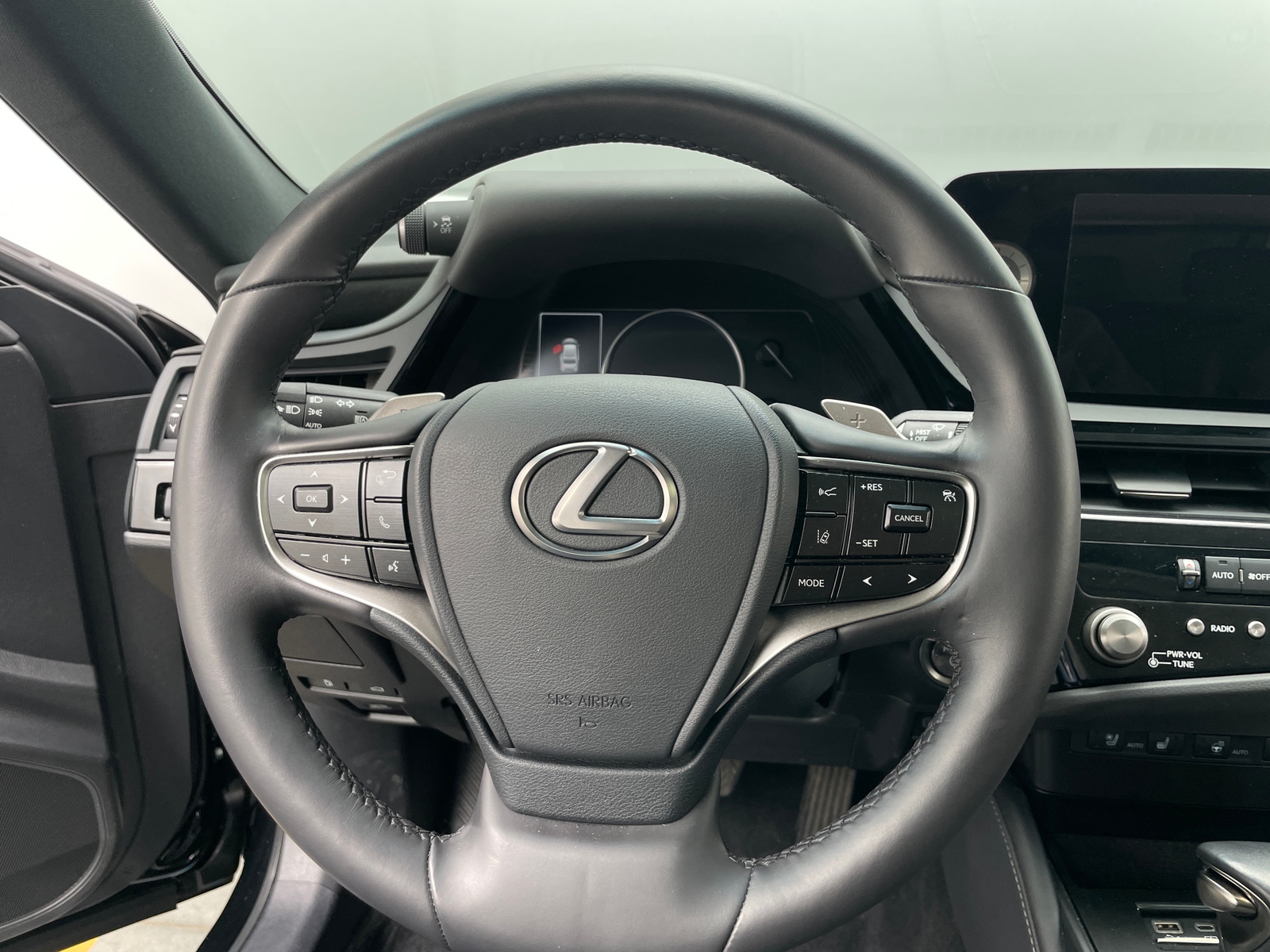 Thumbnail: 2024 Lexus ES - 4