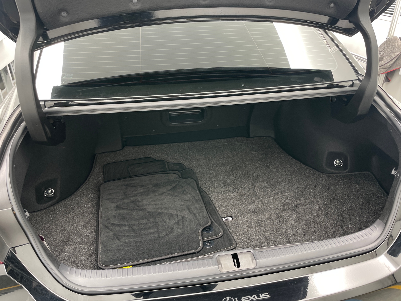 Thumbnail: 2024 Lexus ES - 6