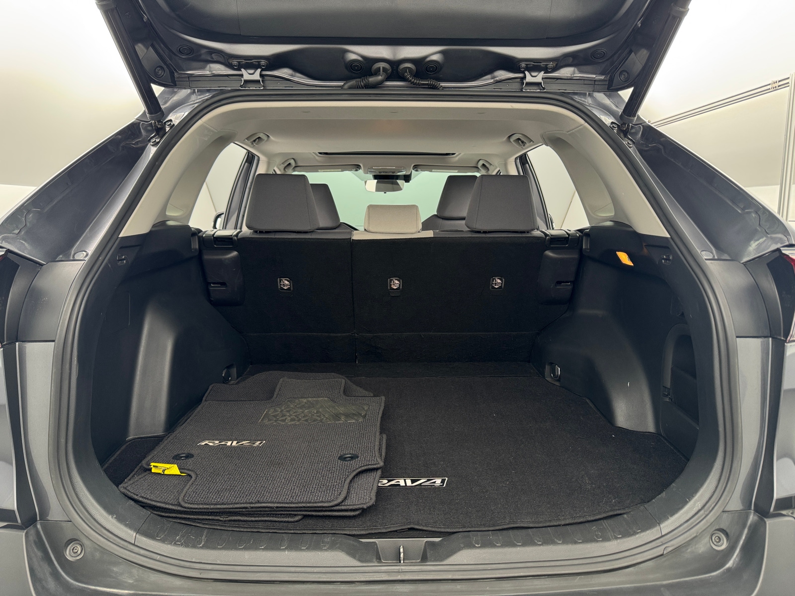 Thumbnail: 2020 Toyota RAV4 - 7