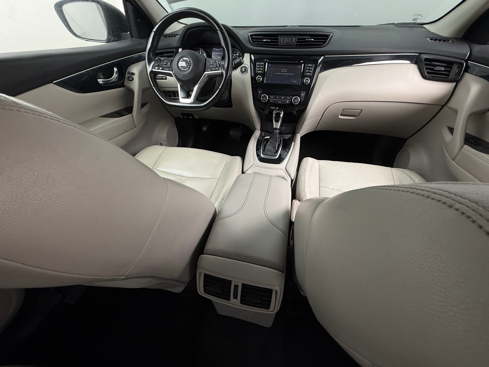 Thumbnail: 2017 Nissan Rogue Sport - 2