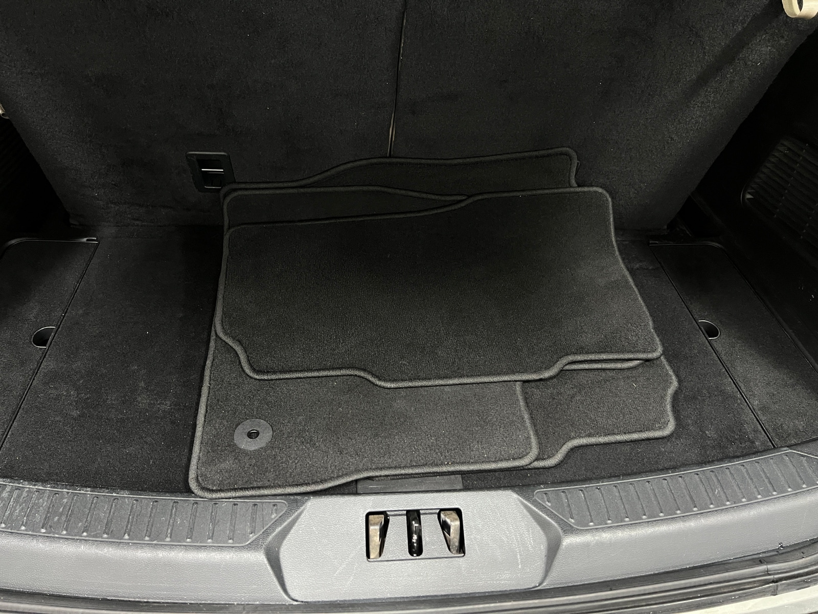 Thumbnail: 2020 Ford Explorer - 6