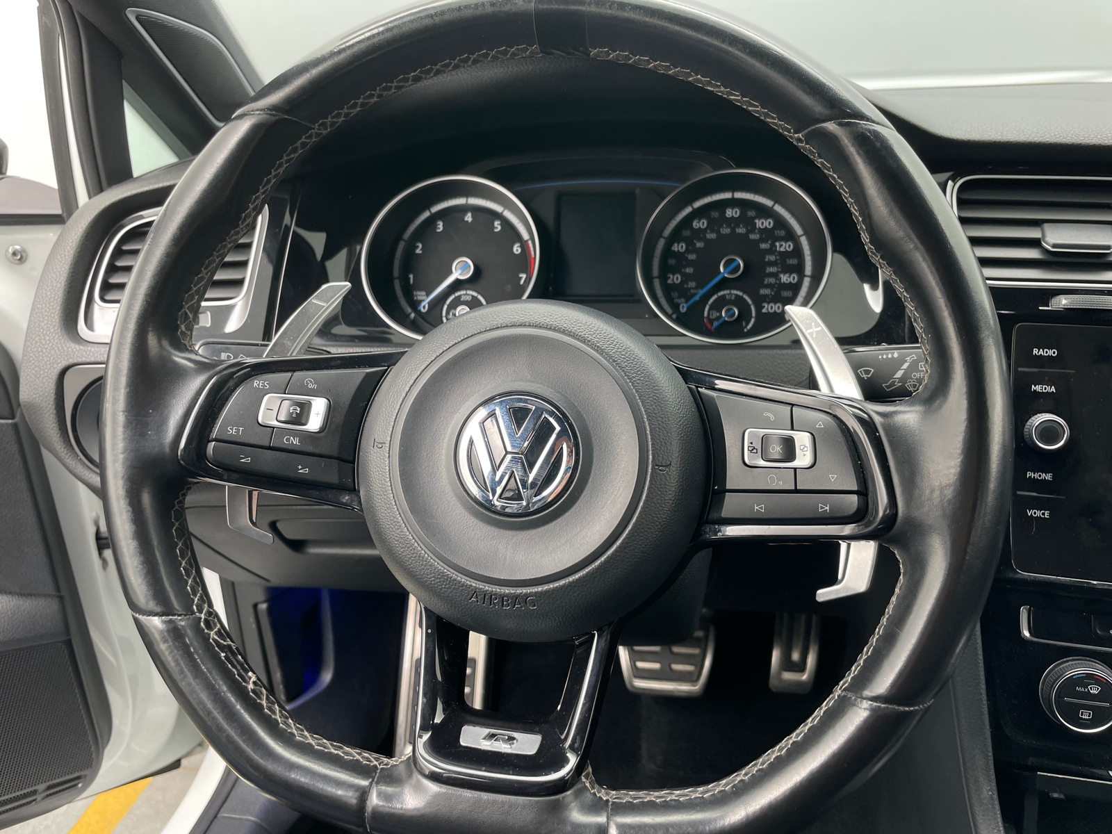 Thumbnail: 2017 Volkswagen Golf - 4