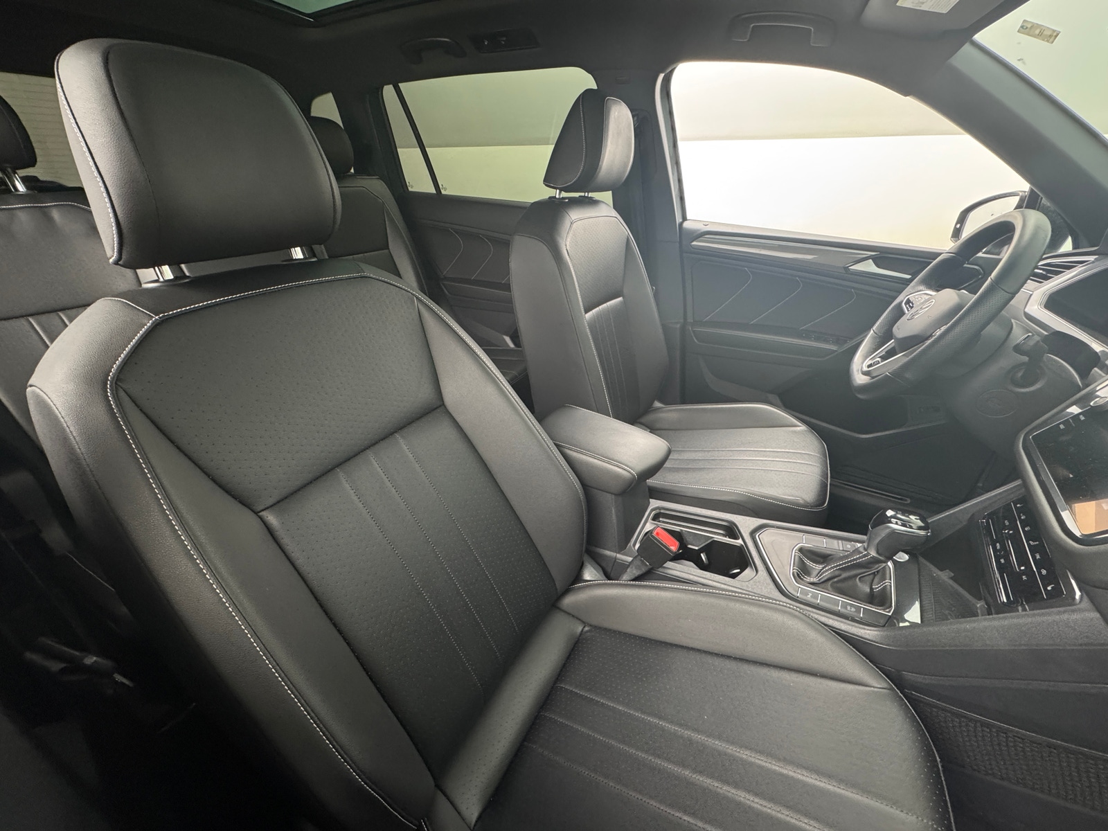 Thumbnail: 2022 Volkswagen Tiguan - 2