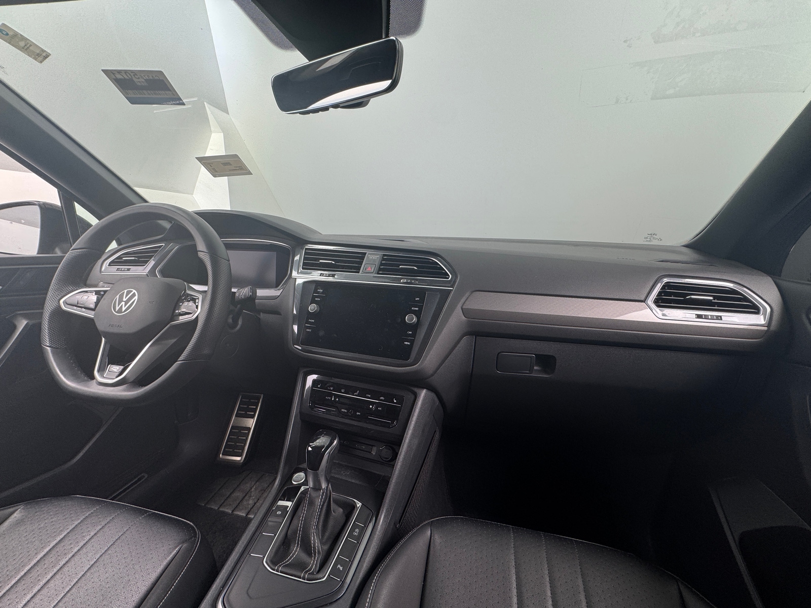 Thumbnail: 2022 Volkswagen Tiguan - 3