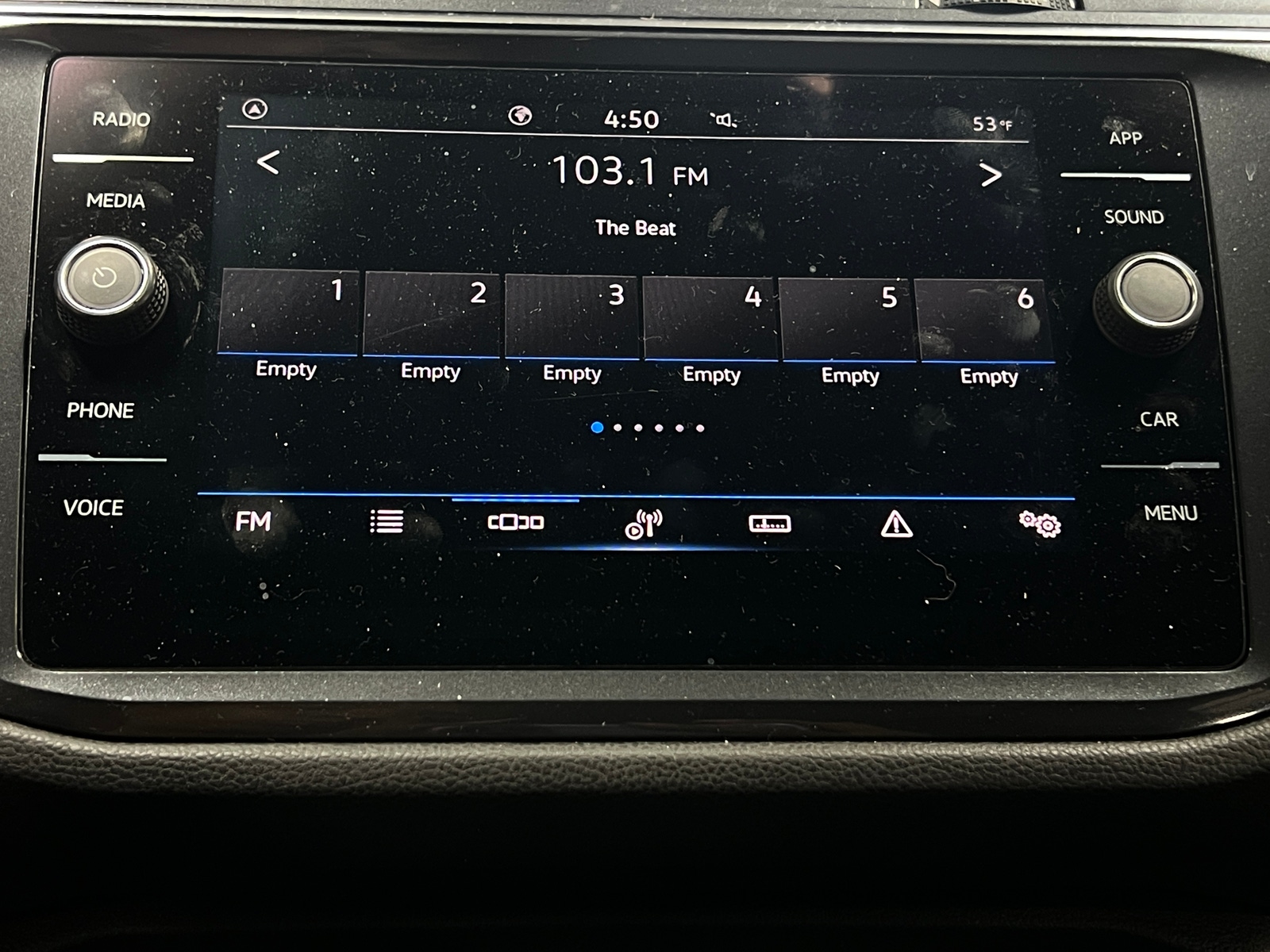 Thumbnail: 2022 Volkswagen Tiguan - 4