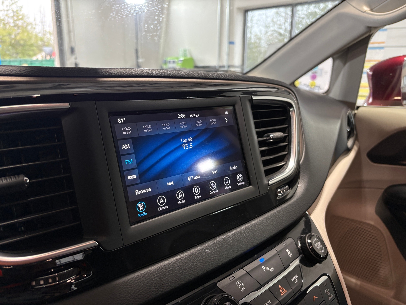 Thumbnail: 2019 Chrysler Pacifica - 3