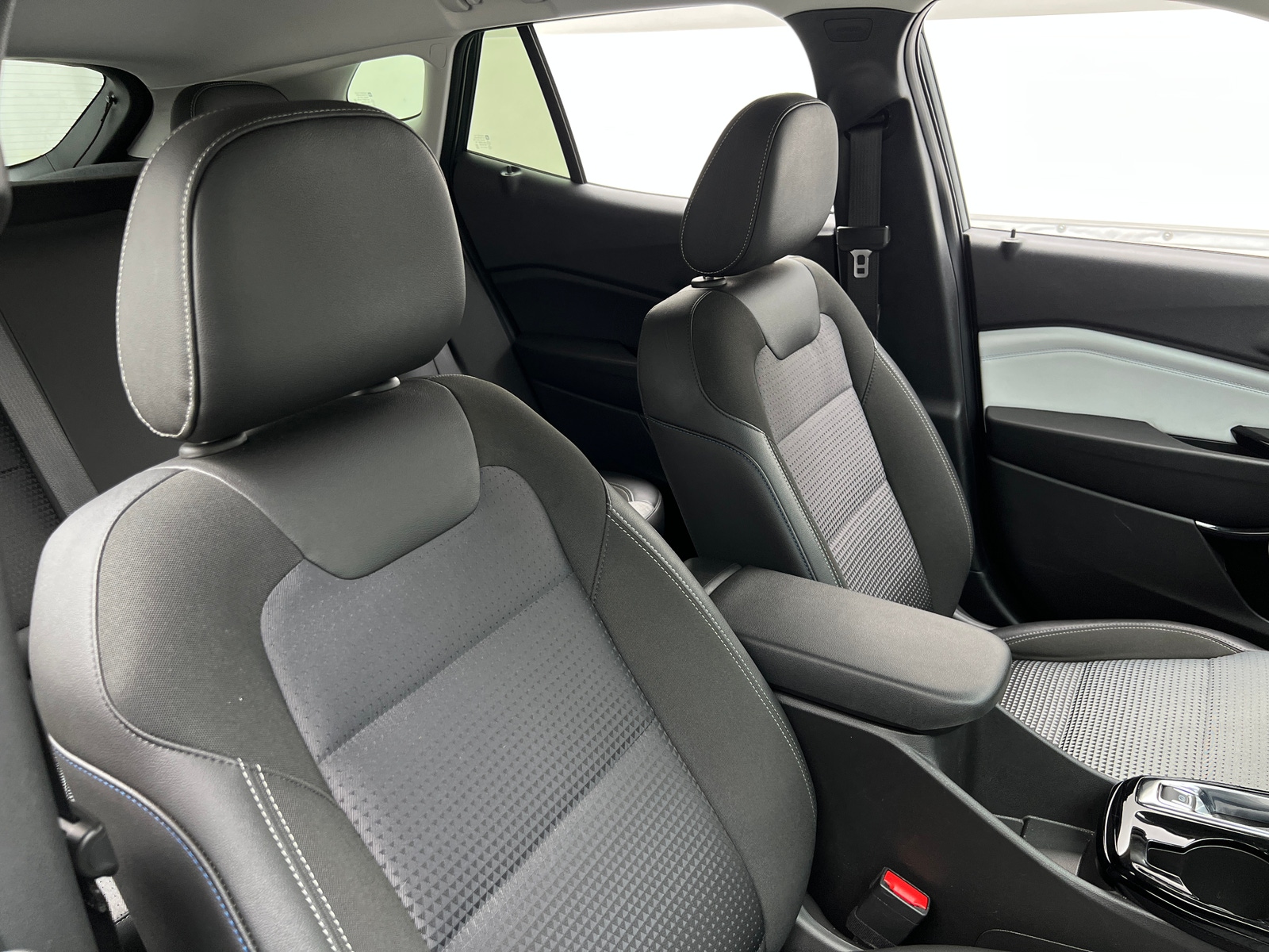 Thumbnail: 2025 Chevrolet Trax - 2