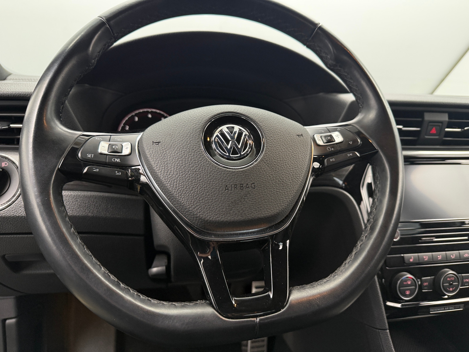 Thumbnail: 2022 Volkswagen Passat - 4