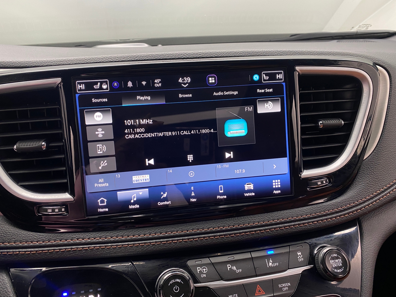 Thumbnail: 2025 Chrysler Pacifica - 3