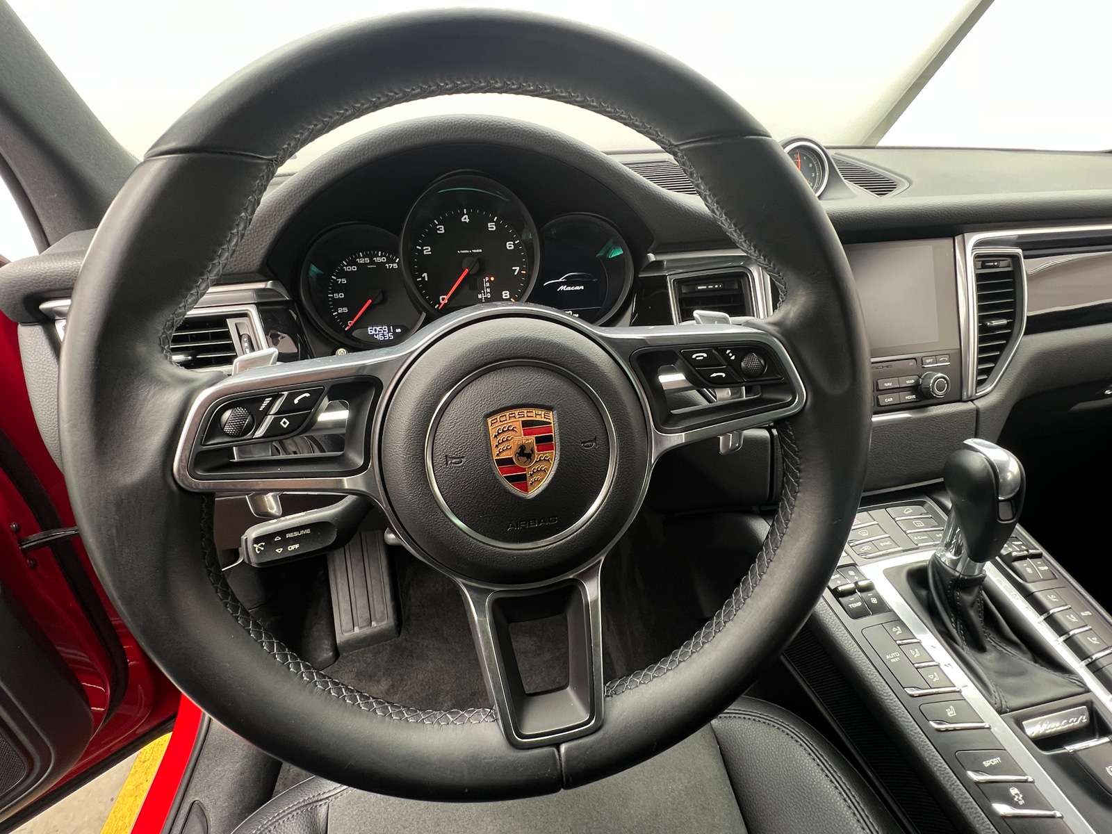 Thumbnail: 2018 Porsche Macan - 4