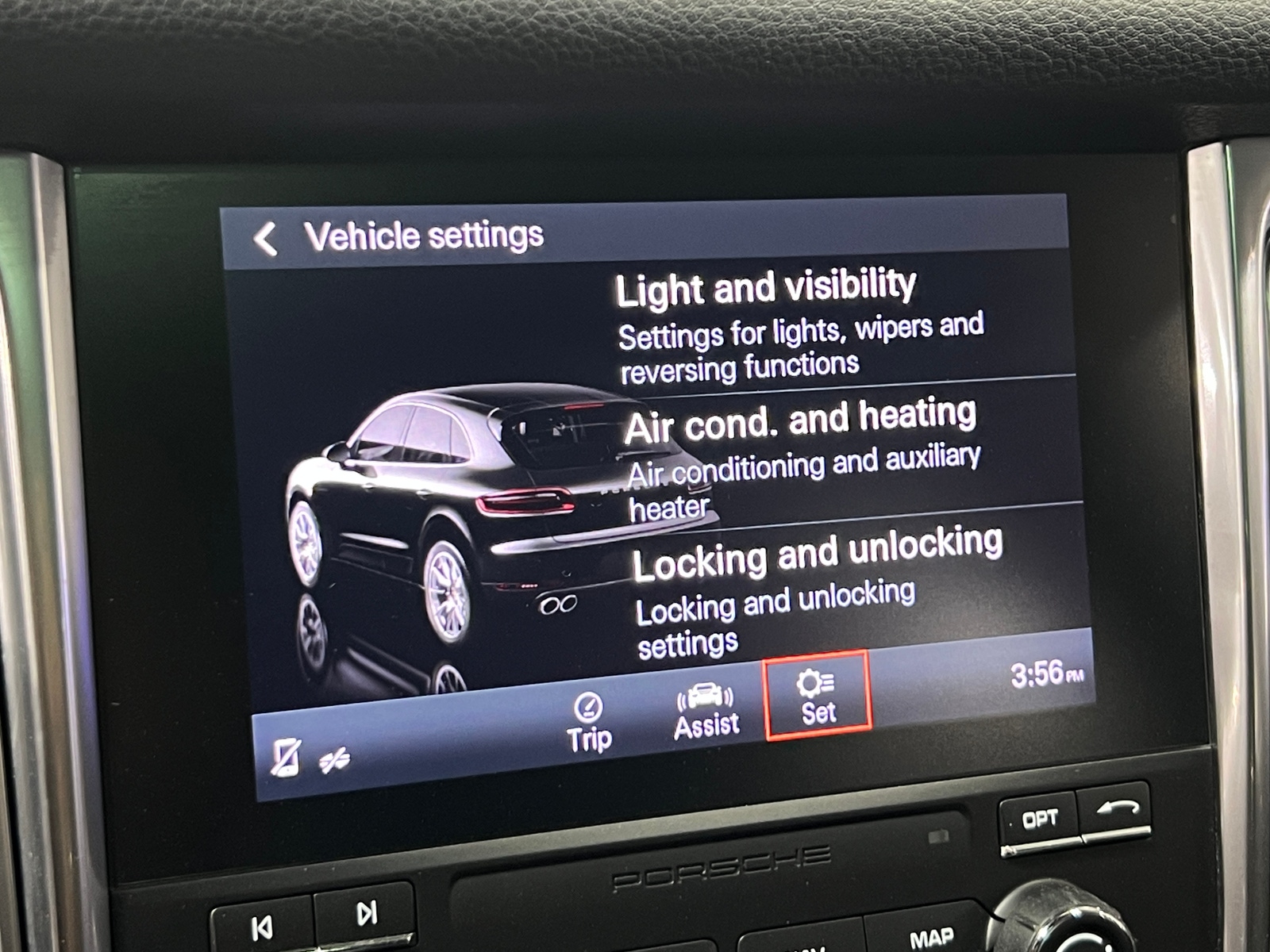 Thumbnail: 2018 Porsche Macan - 3