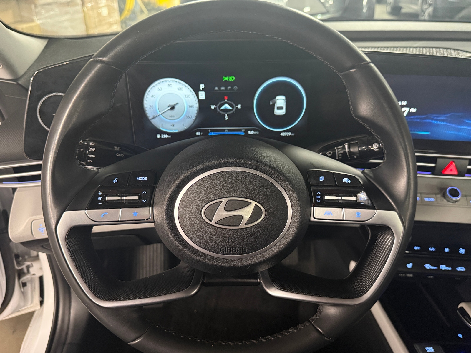 Thumbnail: 2024 Hyundai Elantra - 4