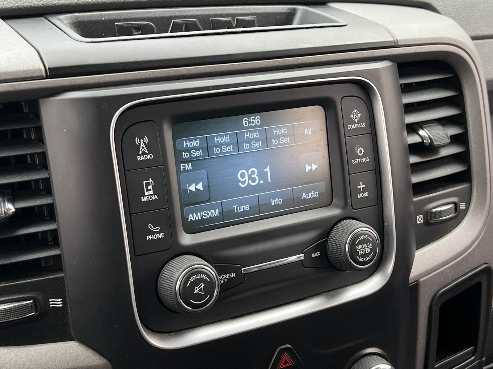 Thumbnail: 2019 RAM 1500 Classic - 4