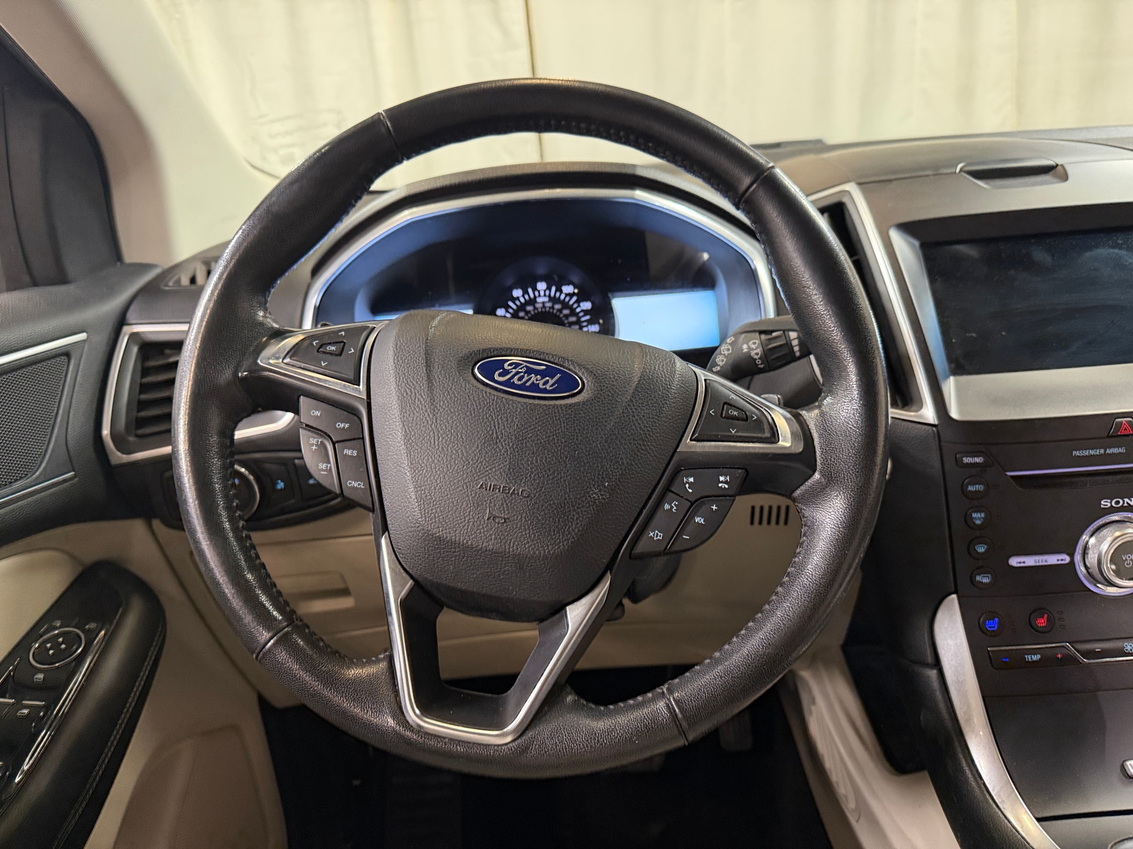 Thumbnail: 2017 Ford Edge - 4