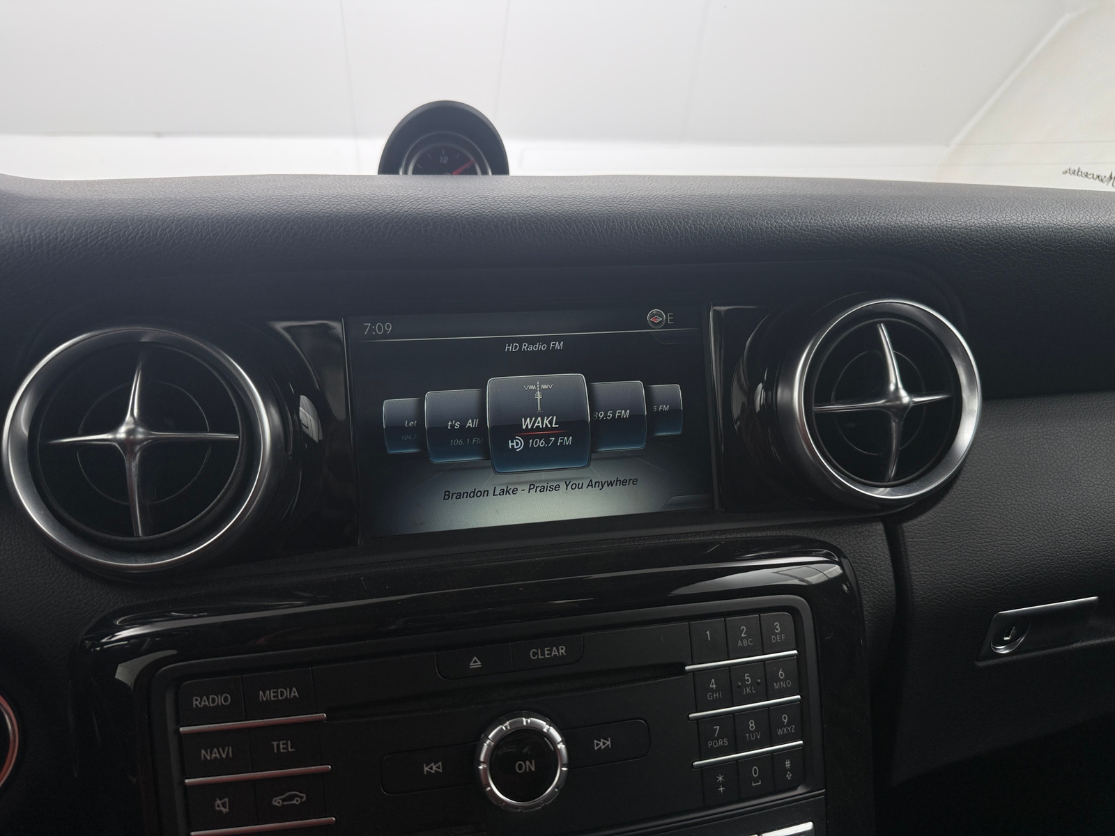 Thumbnail: 2017 Mercedes-Benz SLC - 3