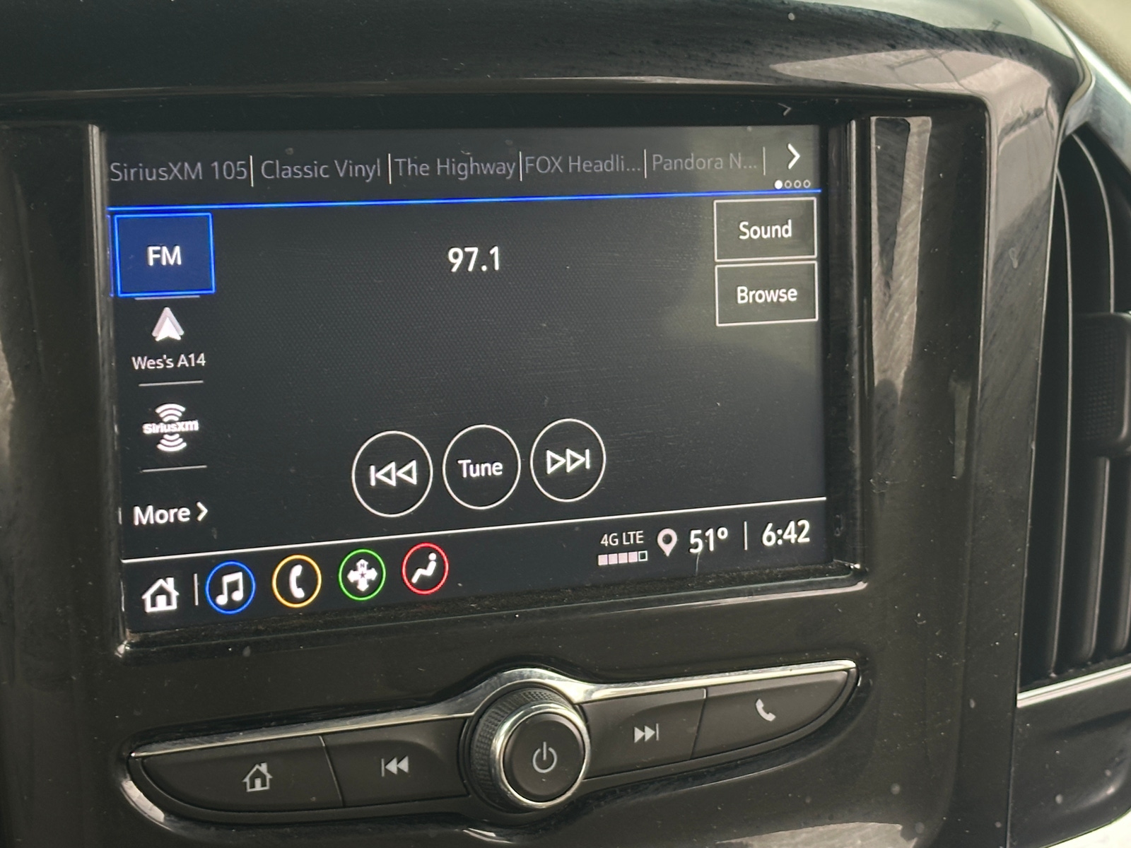 Thumbnail: 2023 Chevrolet Traverse - 4