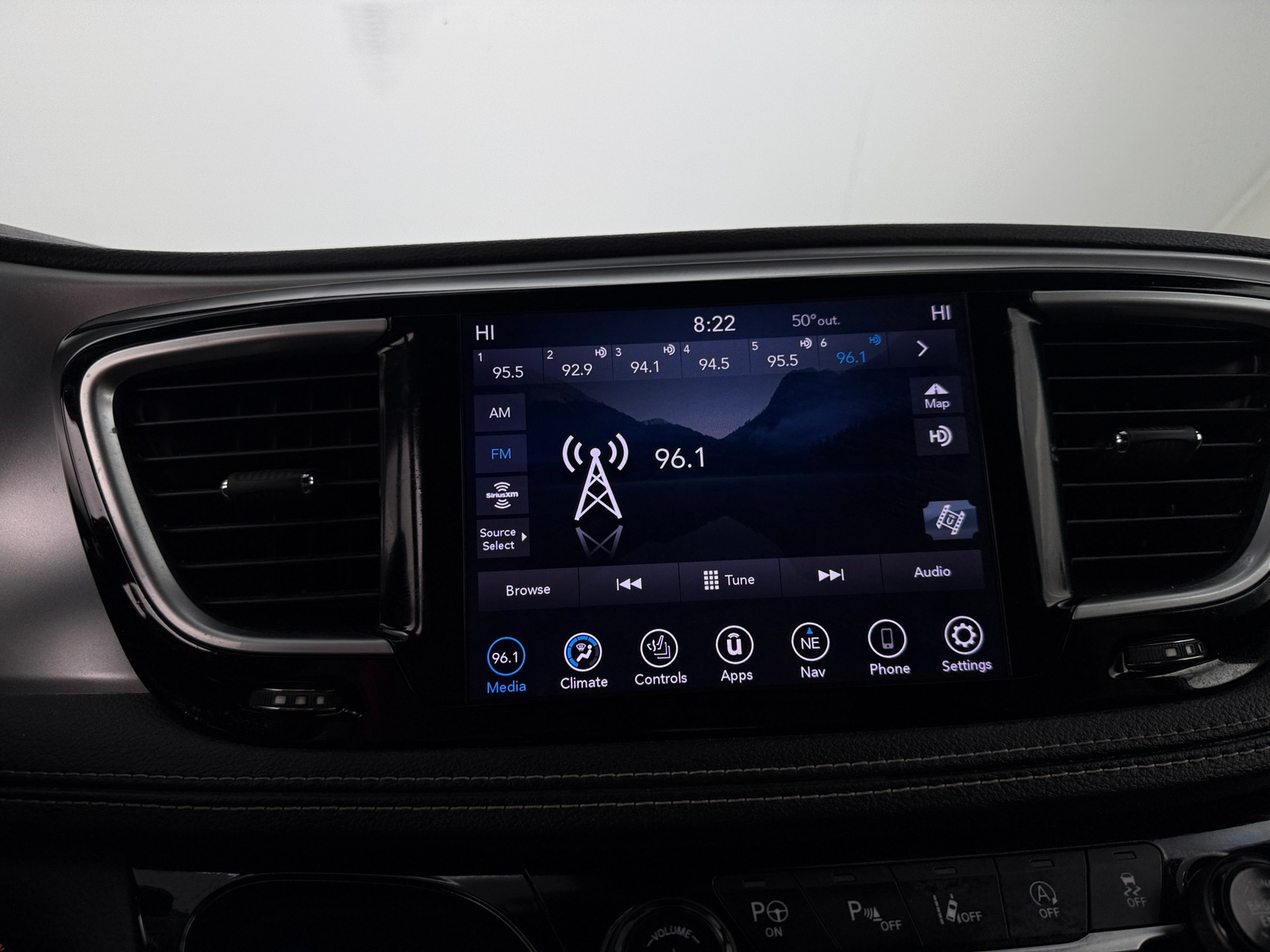 Thumbnail: 2019 Chrysler Pacifica - 3