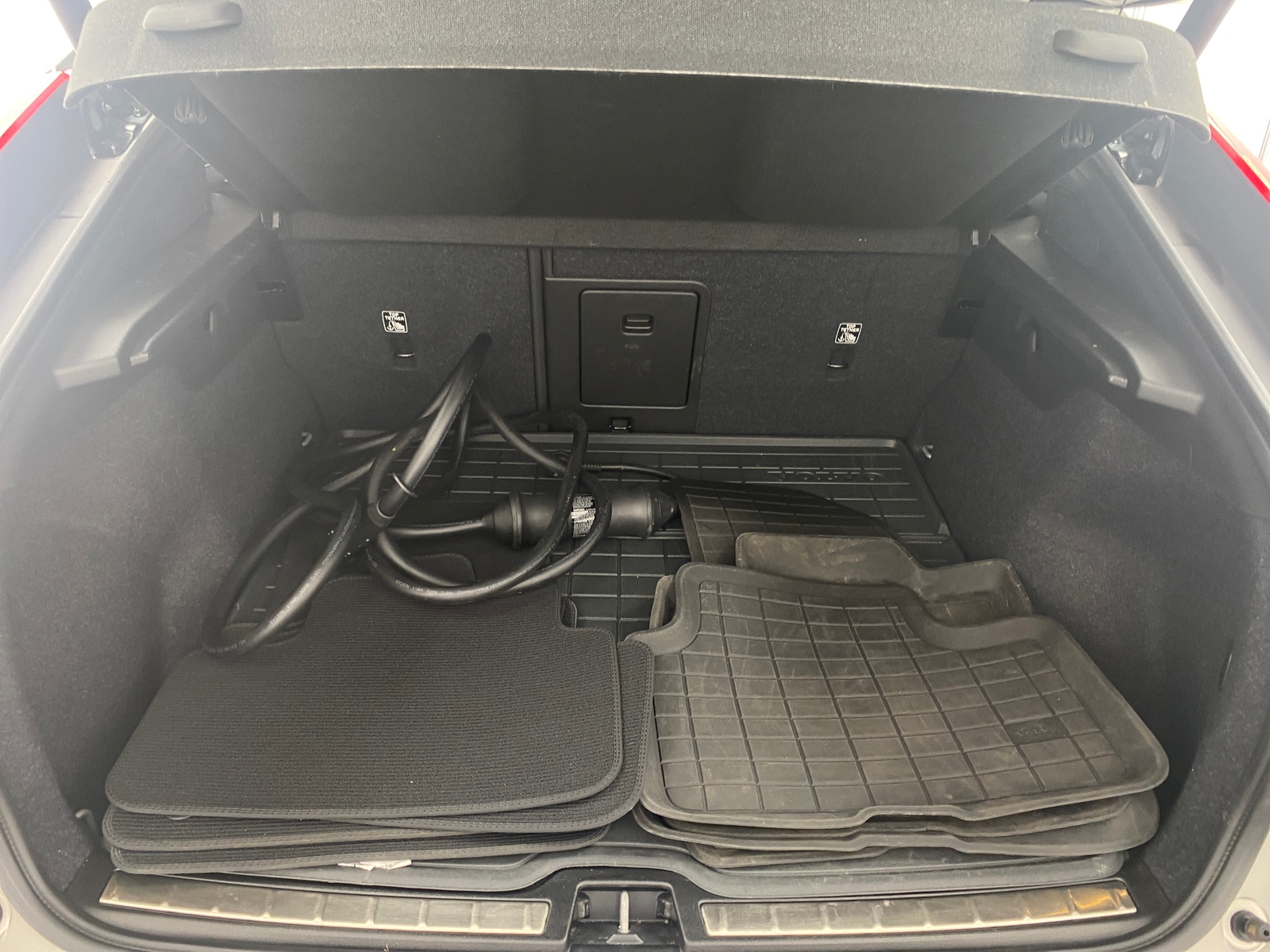 Thumbnail: 2024 Volvo C40 - 6