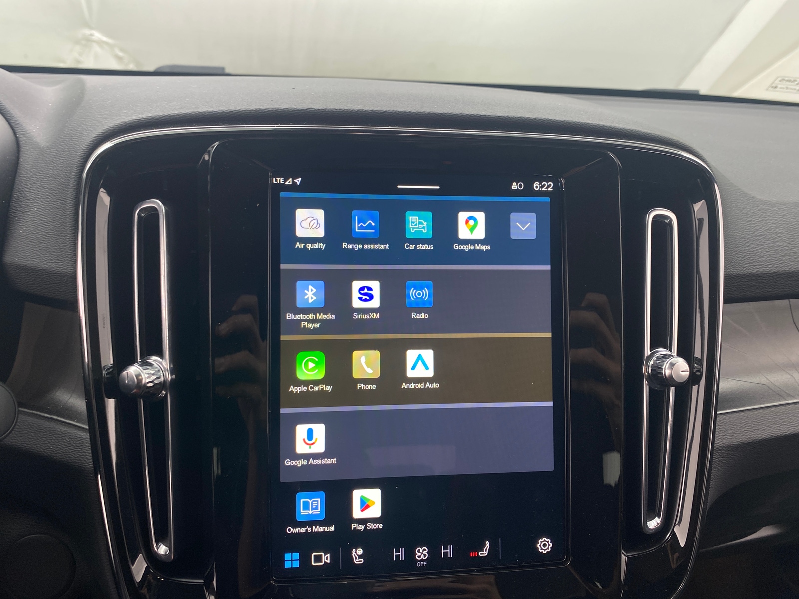 Thumbnail: 2024 Volvo C40 - 3