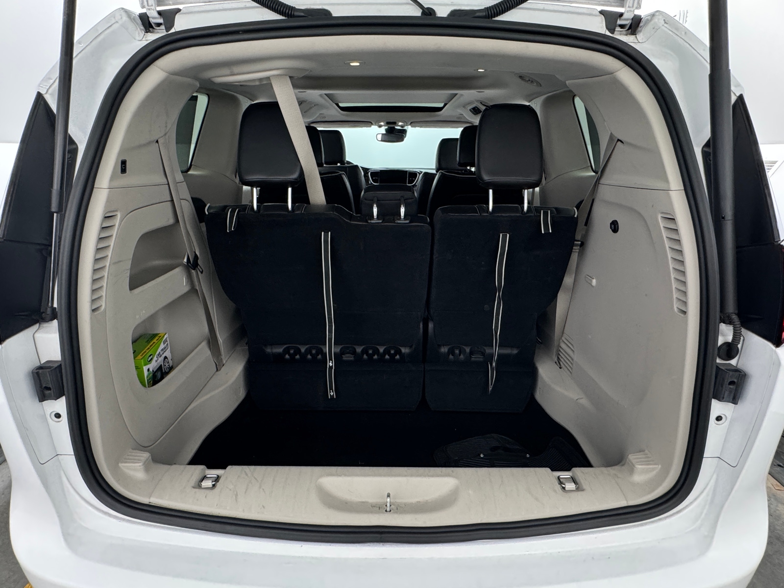 Thumbnail: 2024 Chrysler Pacifica - 6