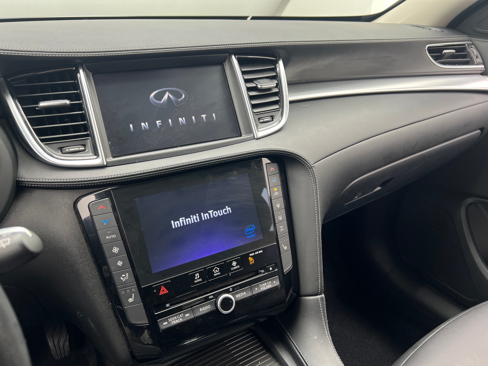 Thumbnail: 2019 INFINITI QX50 - 3