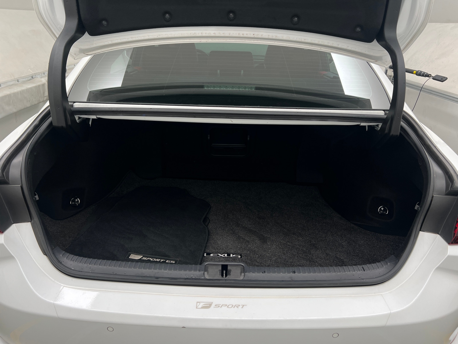 Thumbnail: 2021 Lexus ES - 7