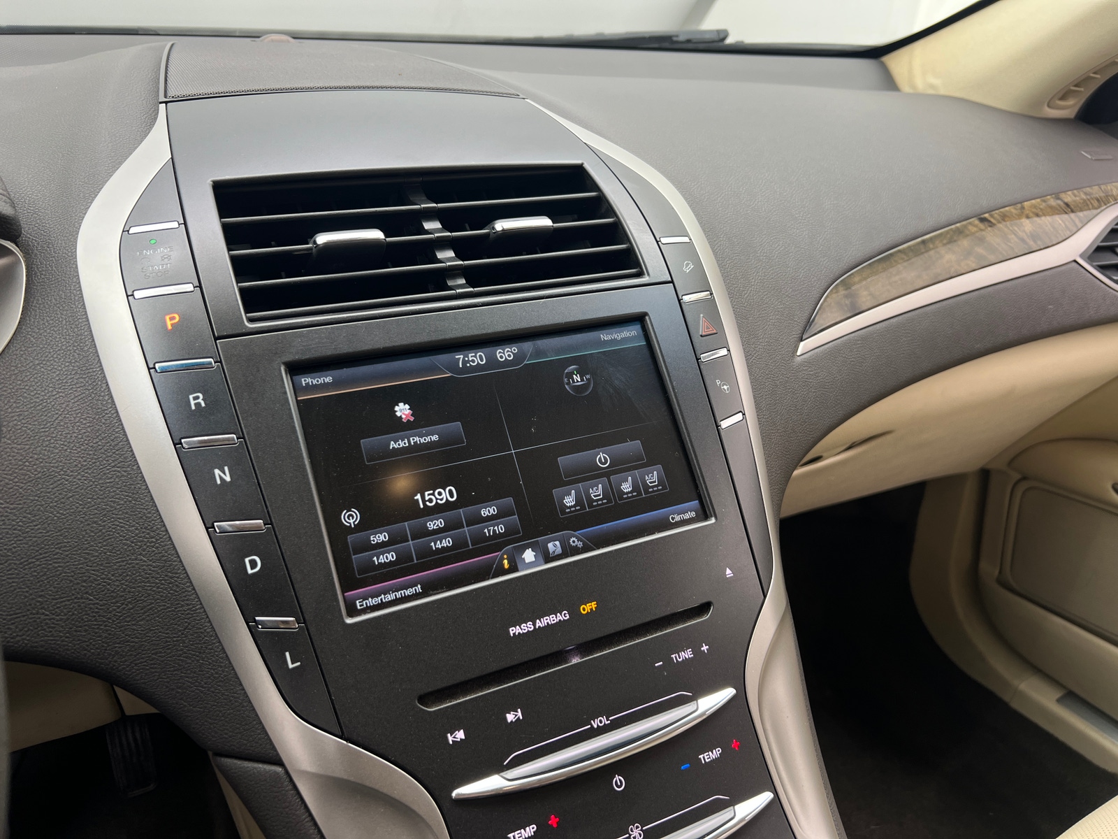 Thumbnail: 2014 Lincoln MKZ - 3