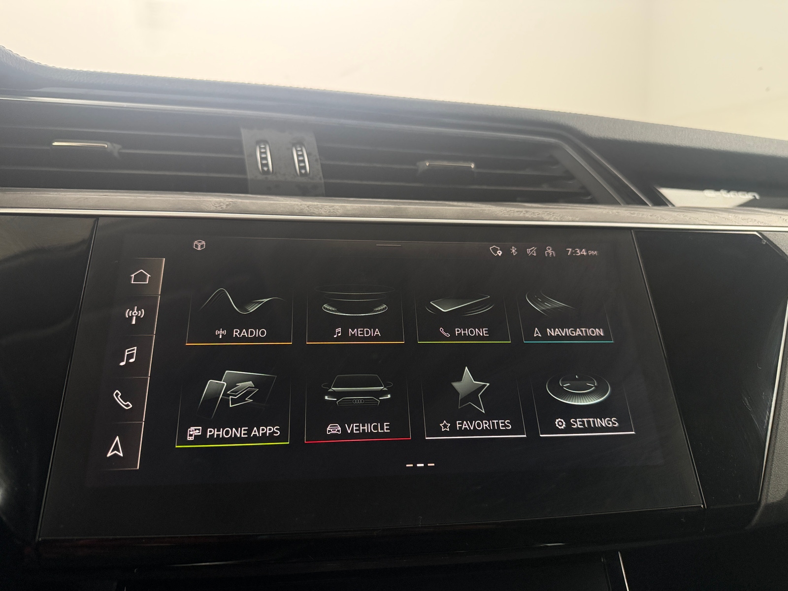 Thumbnail: 2021 Audi e-tron - 3