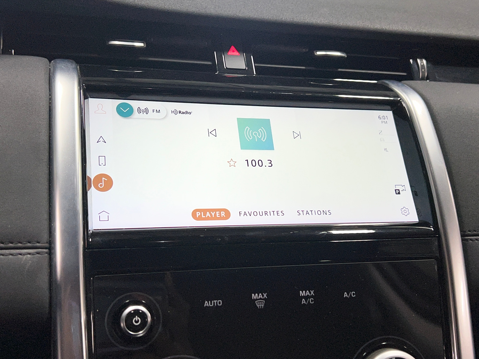 Thumbnail: 2023 Land Rover Discovery Sport - 3