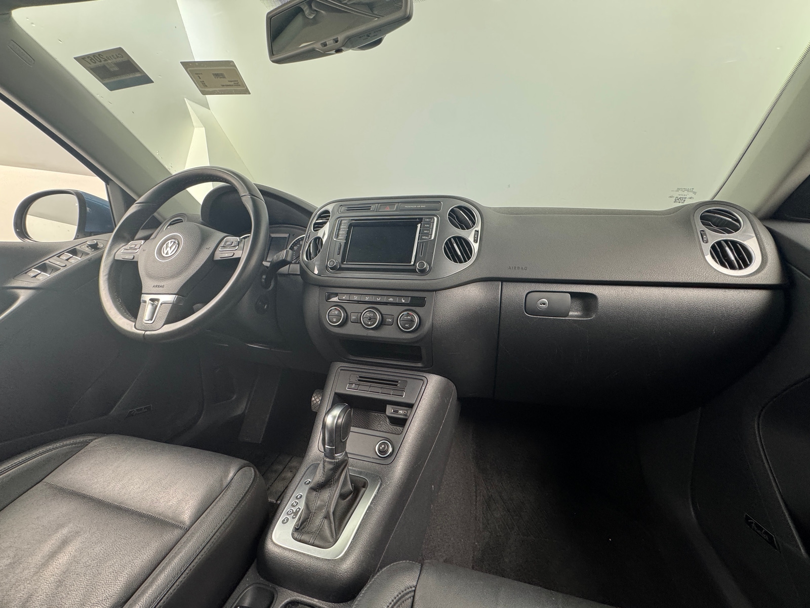 Thumbnail: 2017 Volkswagen Tiguan - 2