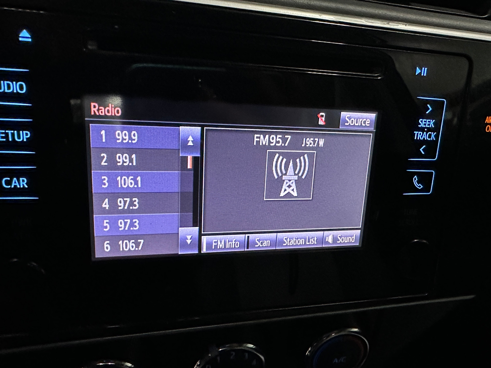 Thumbnail: 2018 Toyota Corolla - 4