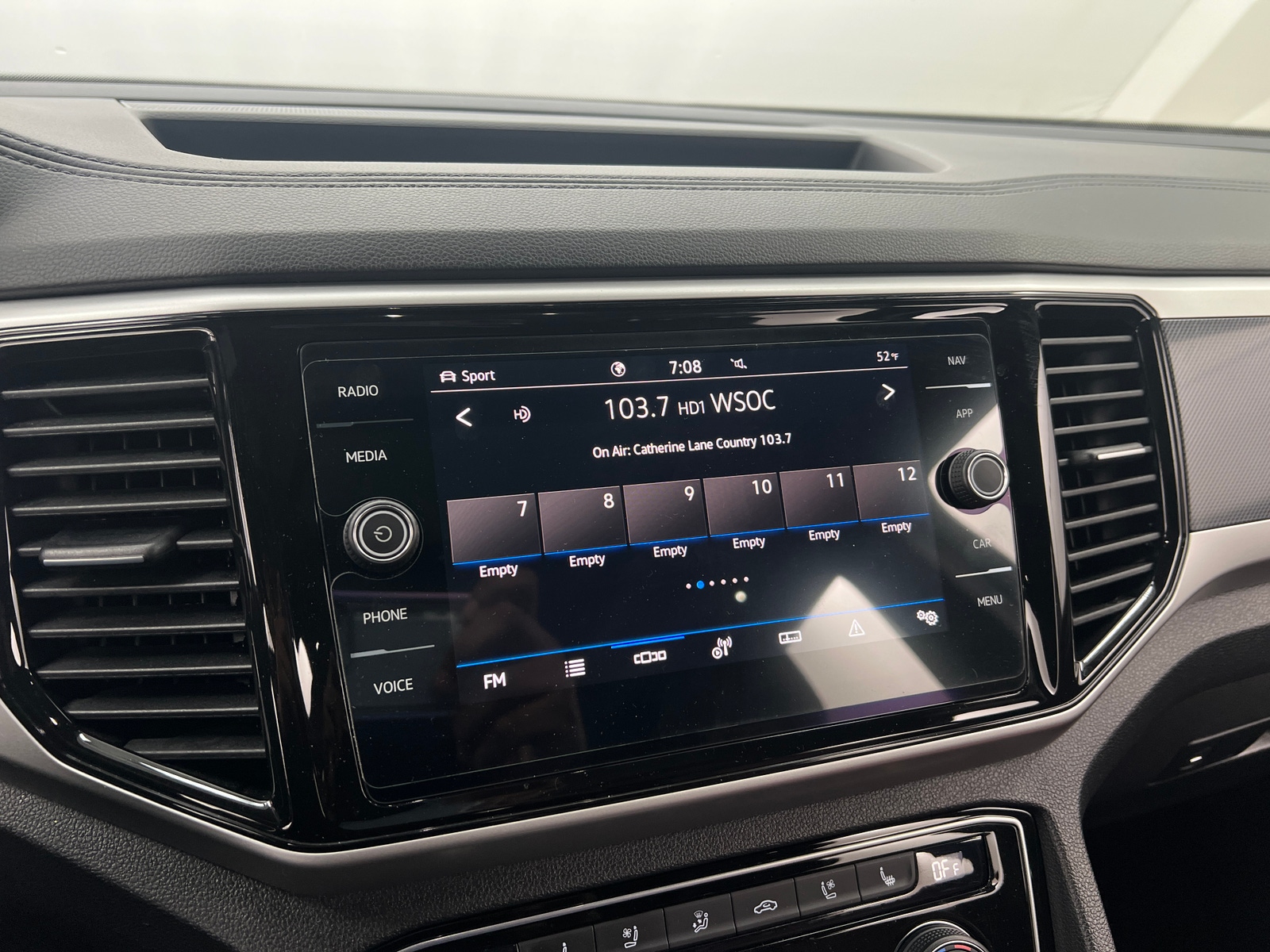 Thumbnail: 2022 Volkswagen Atlas - 3