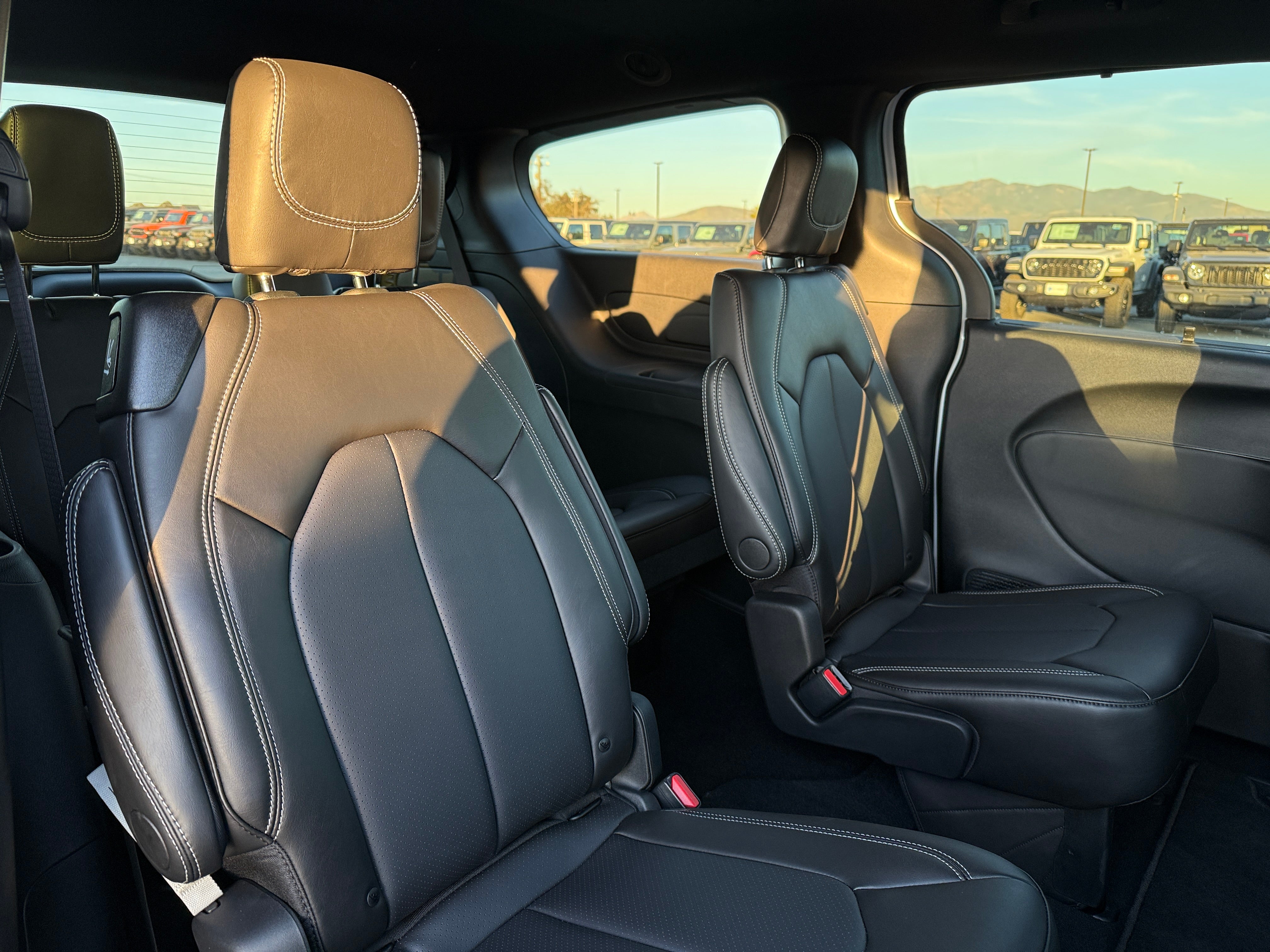 2026 Chrysler Voyager LX's photo