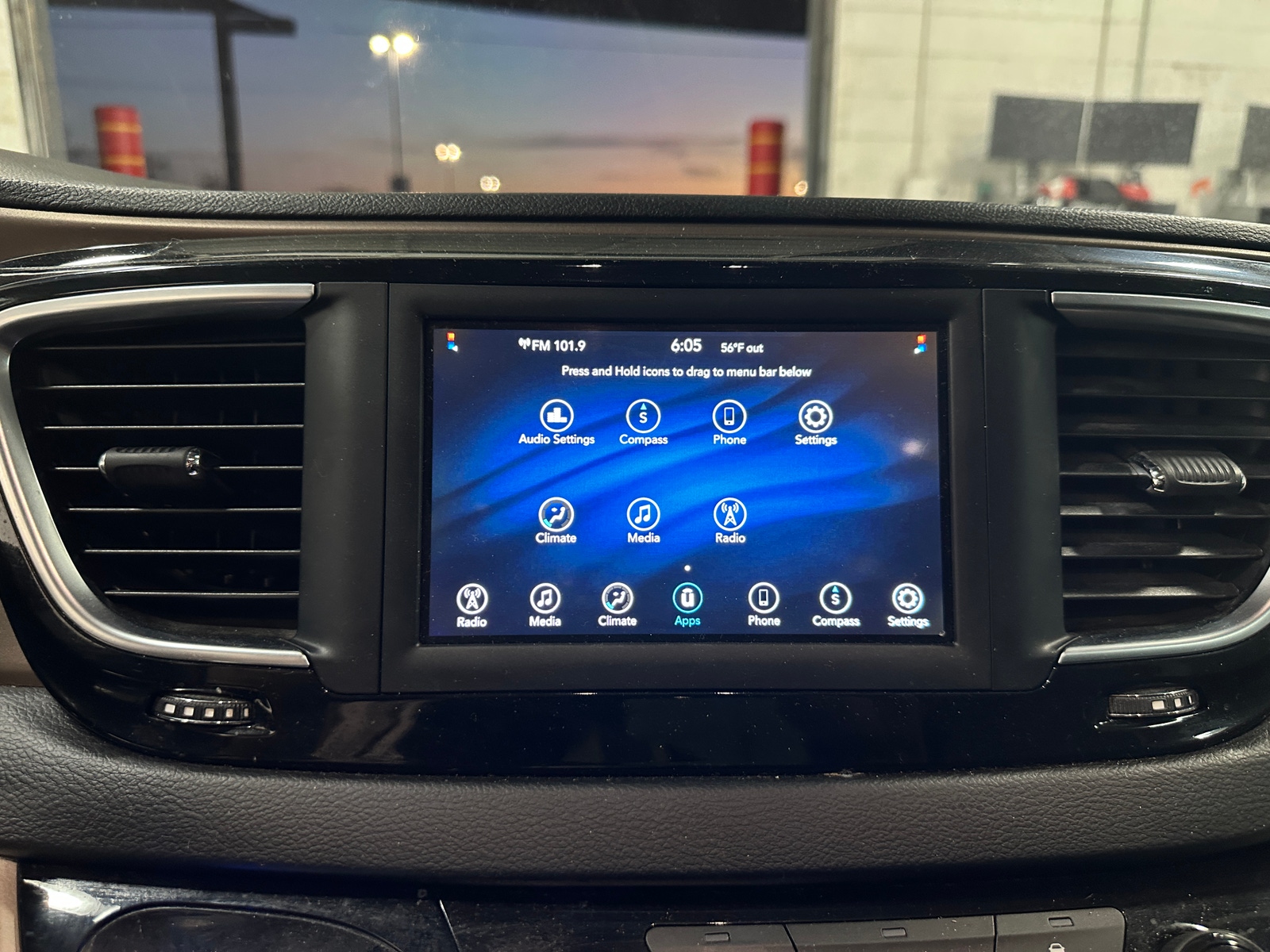 Thumbnail: 2018 Chrysler Pacifica - 4