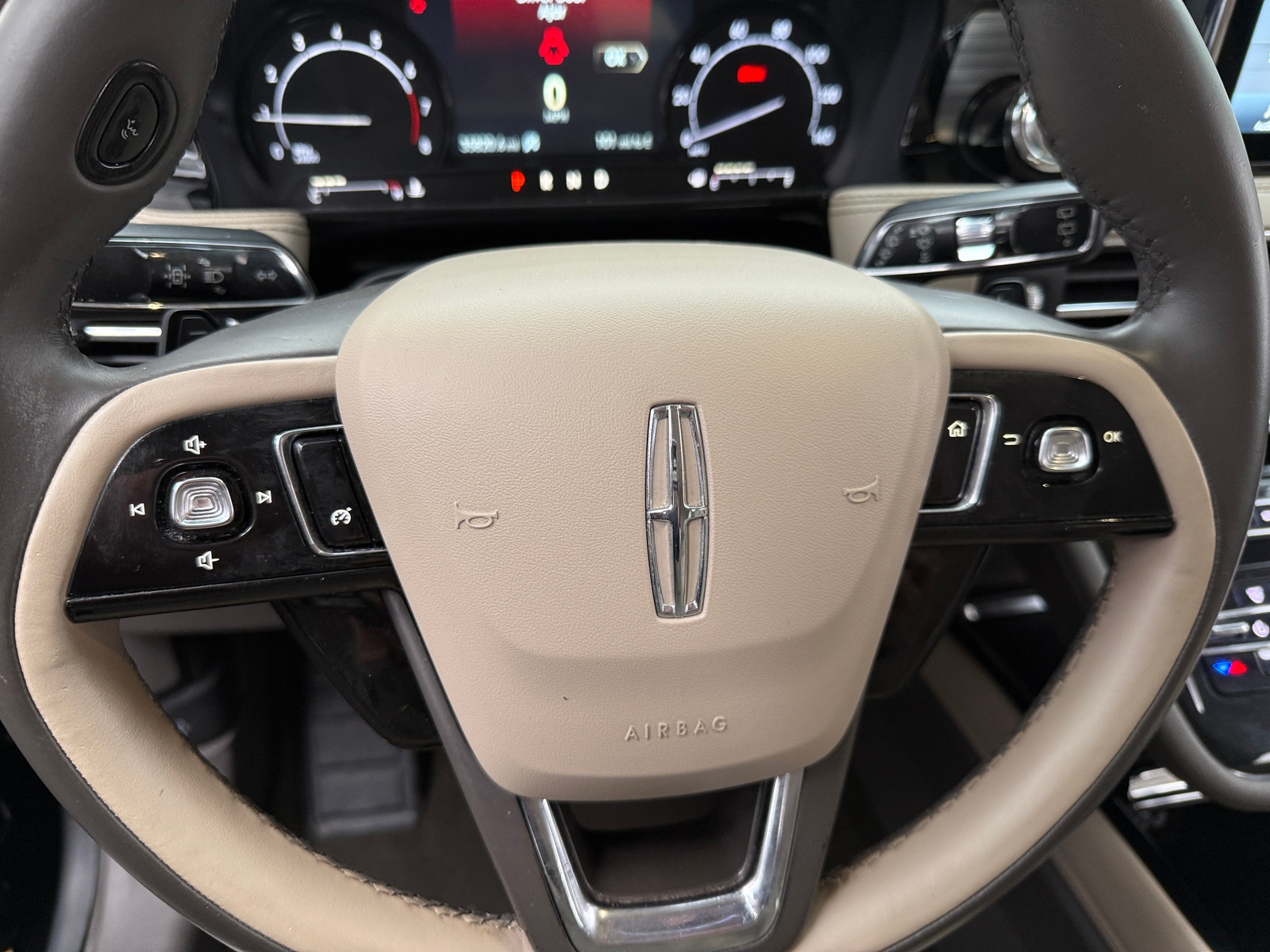 Thumbnail: 2020 Lincoln Corsair - 4