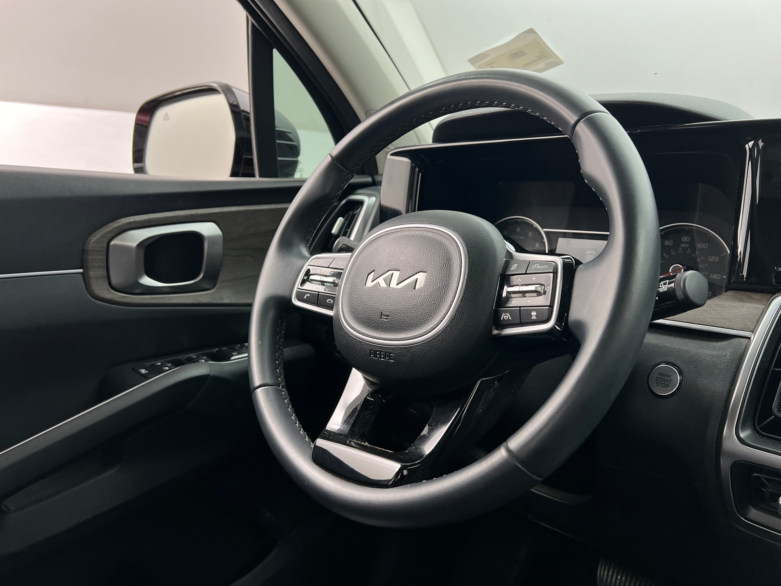 Thumbnail: 2023 Kia Sorento - 4