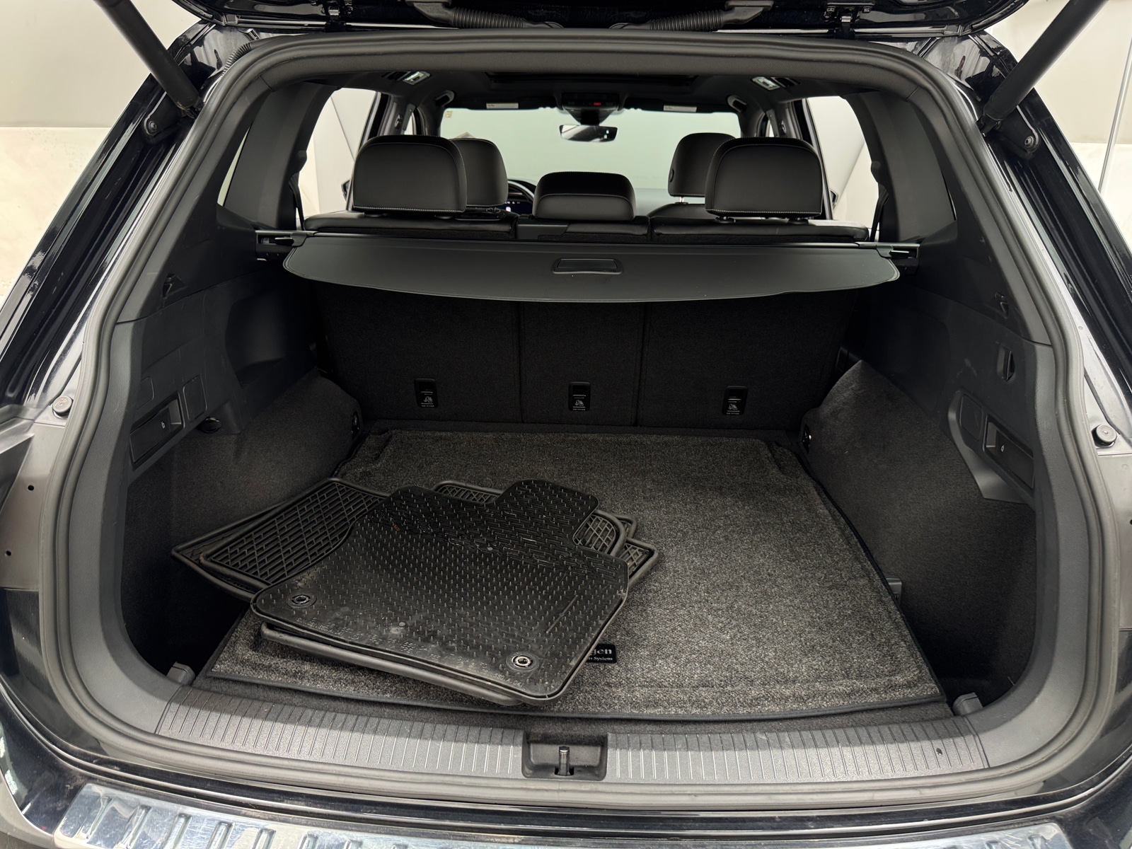 Thumbnail: 2021 Volkswagen Tiguan - 6