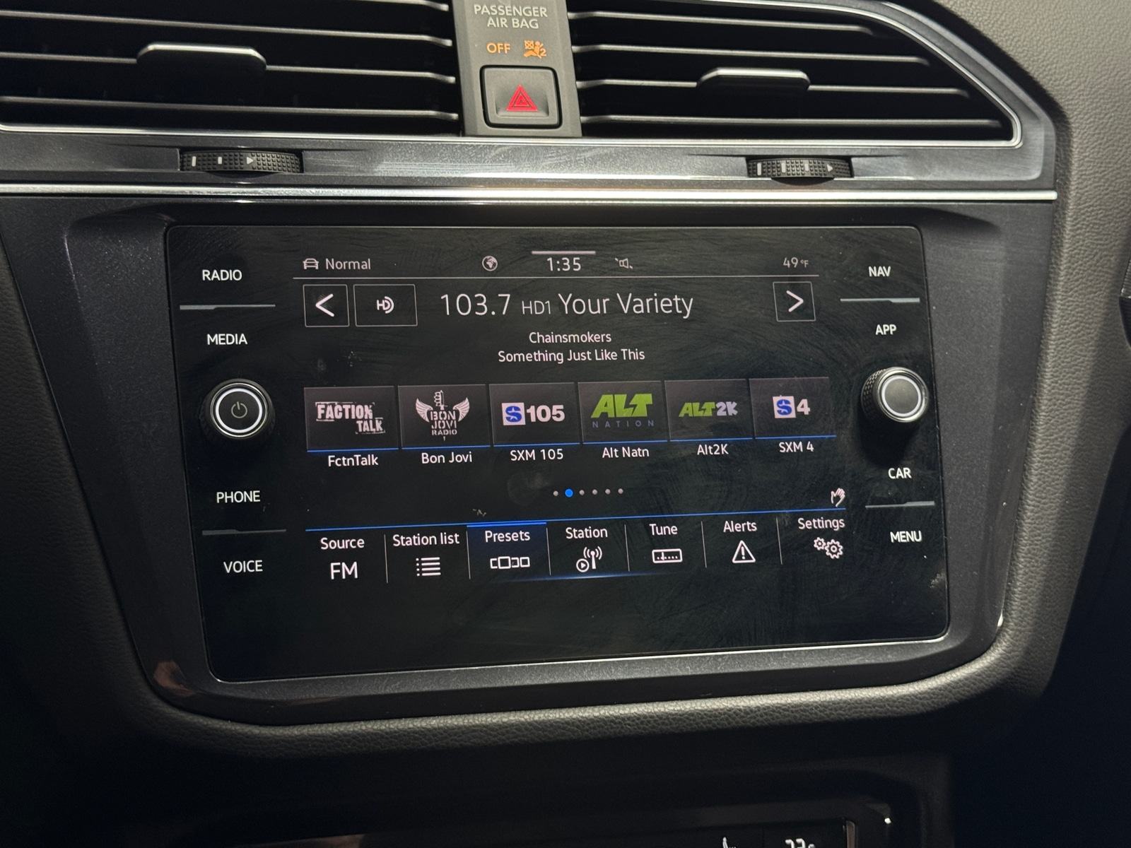 Thumbnail: 2021 Volkswagen Tiguan - 3