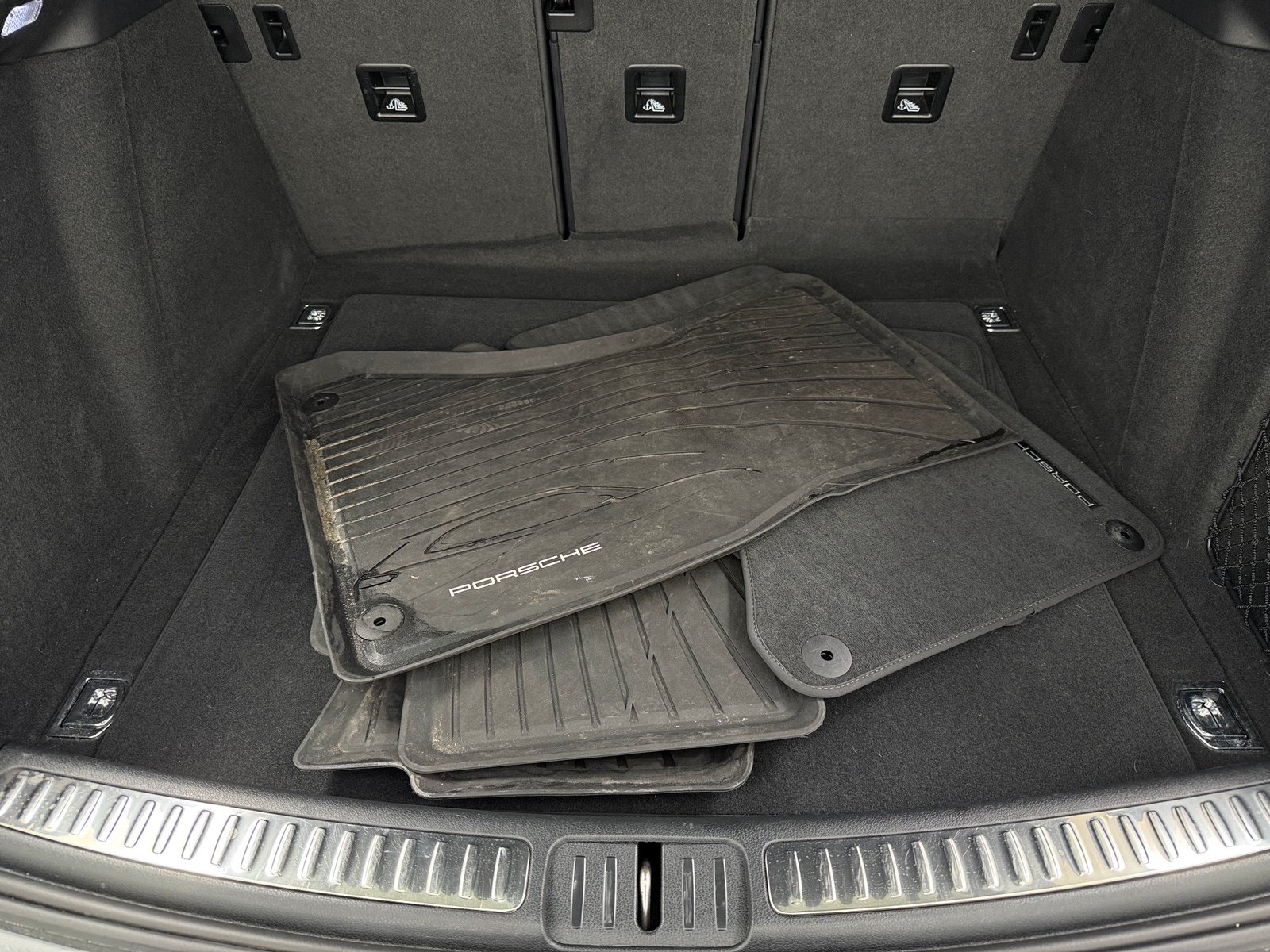 Thumbnail: 2024 Porsche Macan - 6