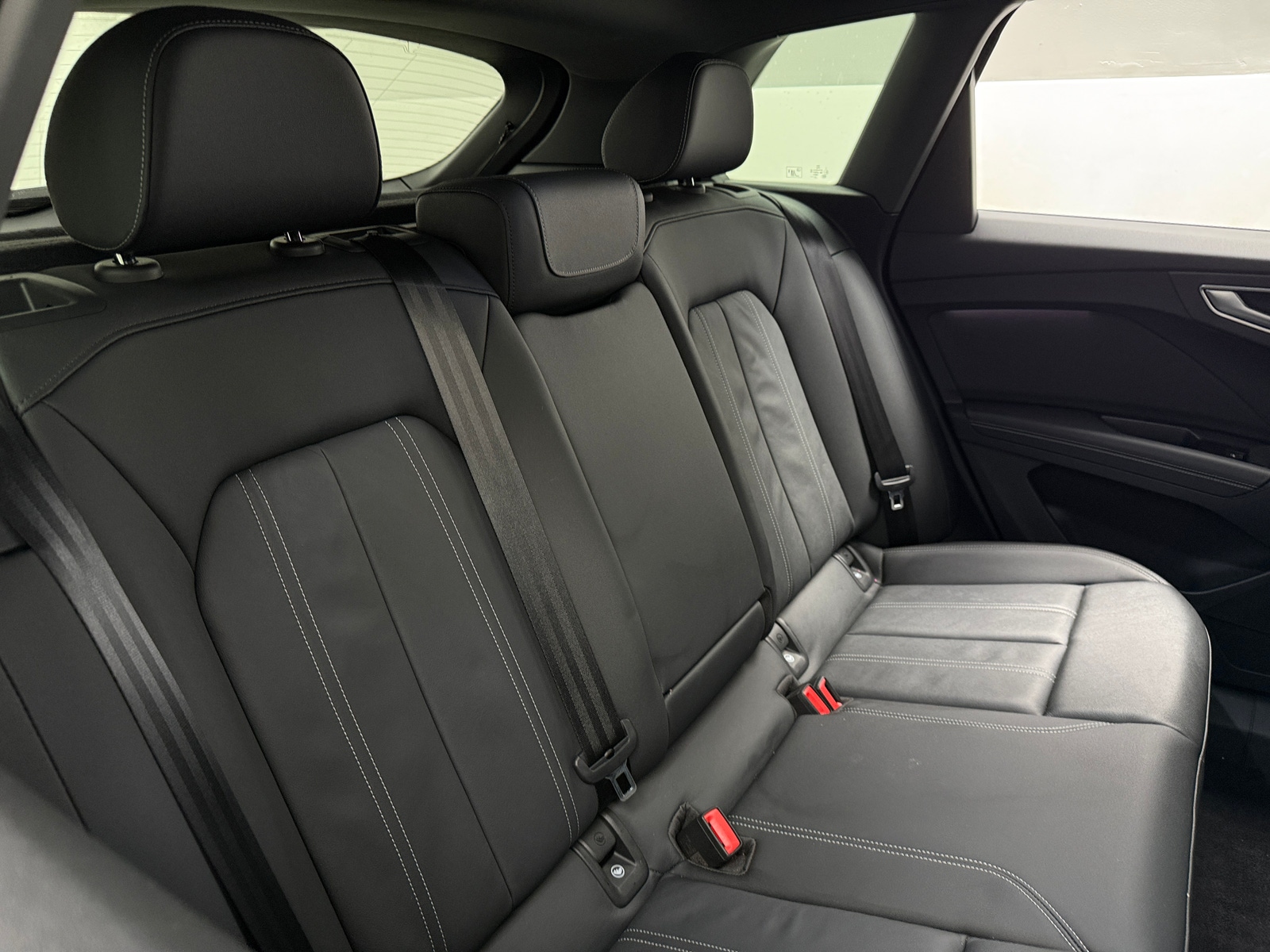 Thumbnail: 2022 Audi Q4 e-tron - 5