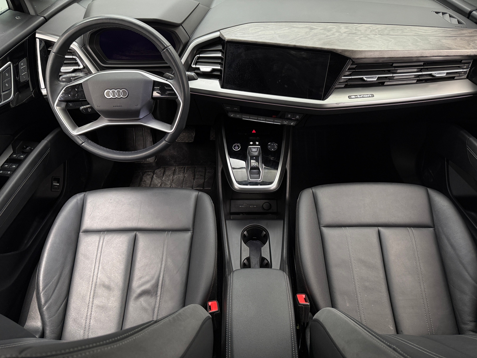 Thumbnail: 2022 Audi Q4 e-tron - 2