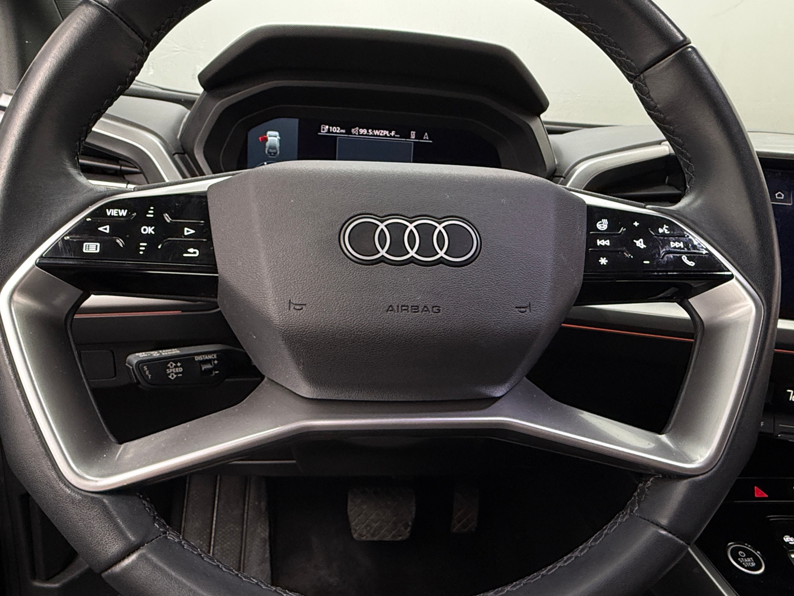 Thumbnail: 2022 Audi Q4 e-tron - 4